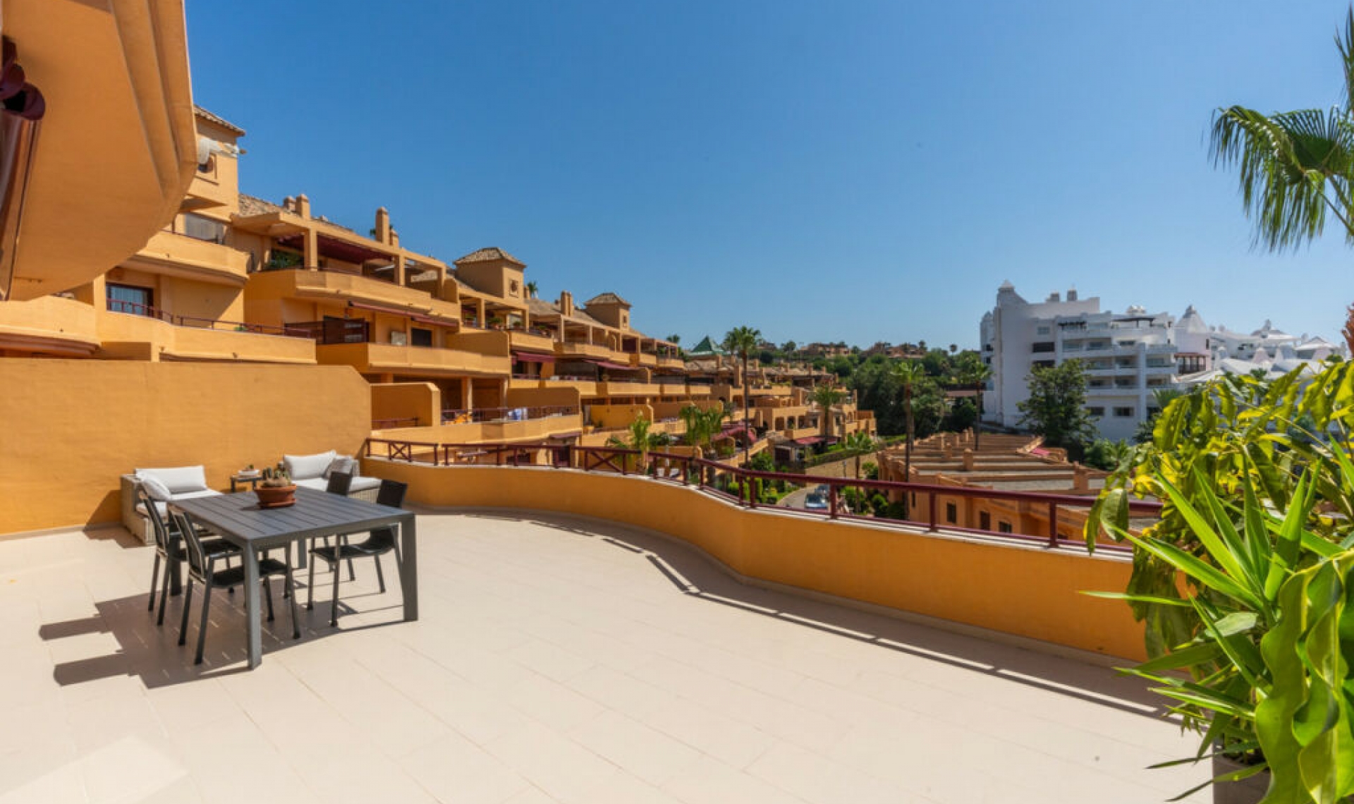 Resale - Apartment -
Estepona