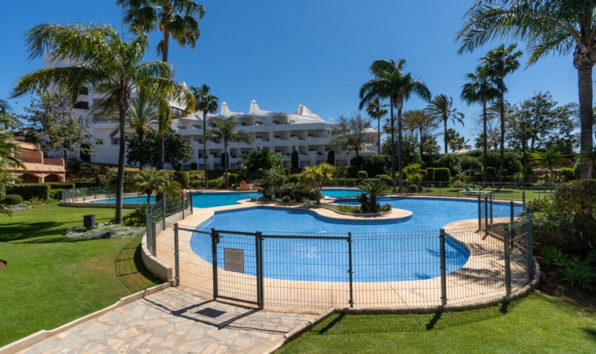 Resale - Apartment -
Estepona