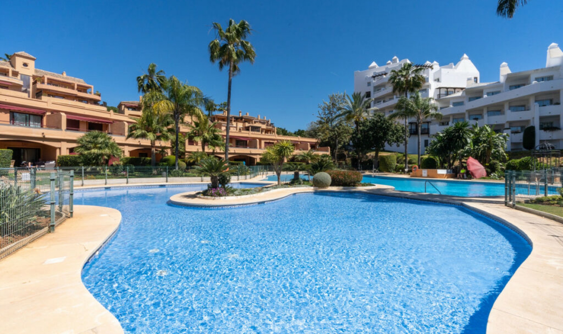 Resale - Apartment -
Estepona