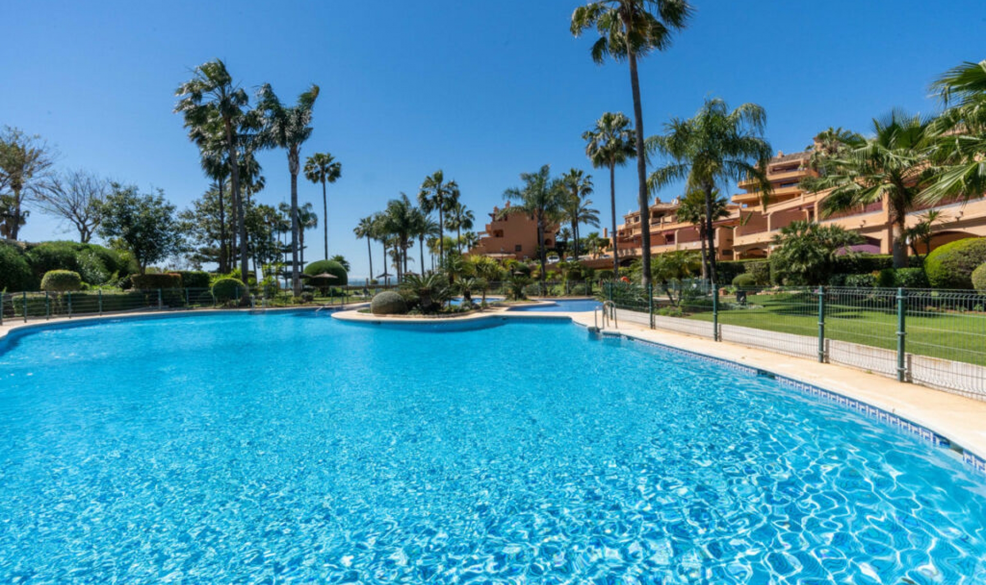 Resale - Apartment -
Estepona