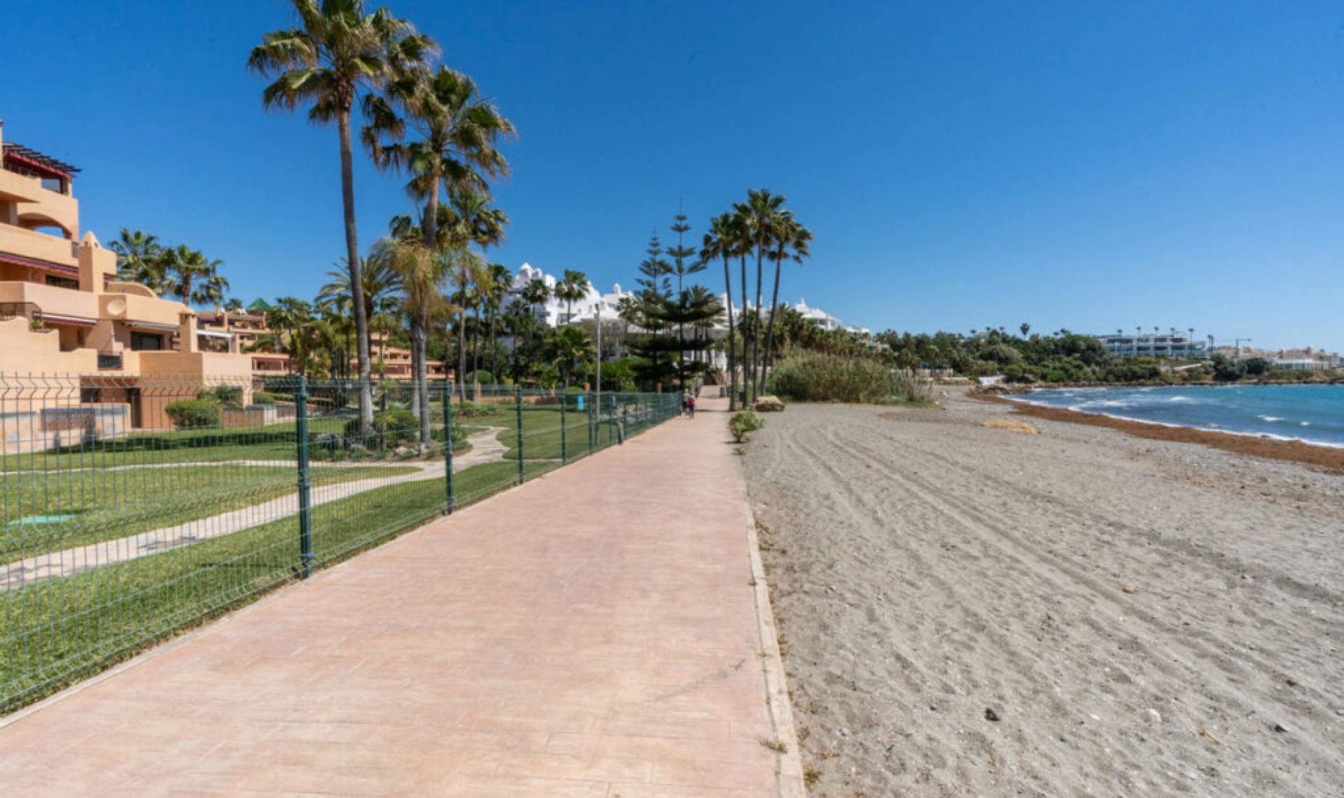 Resale - Apartment -
Estepona