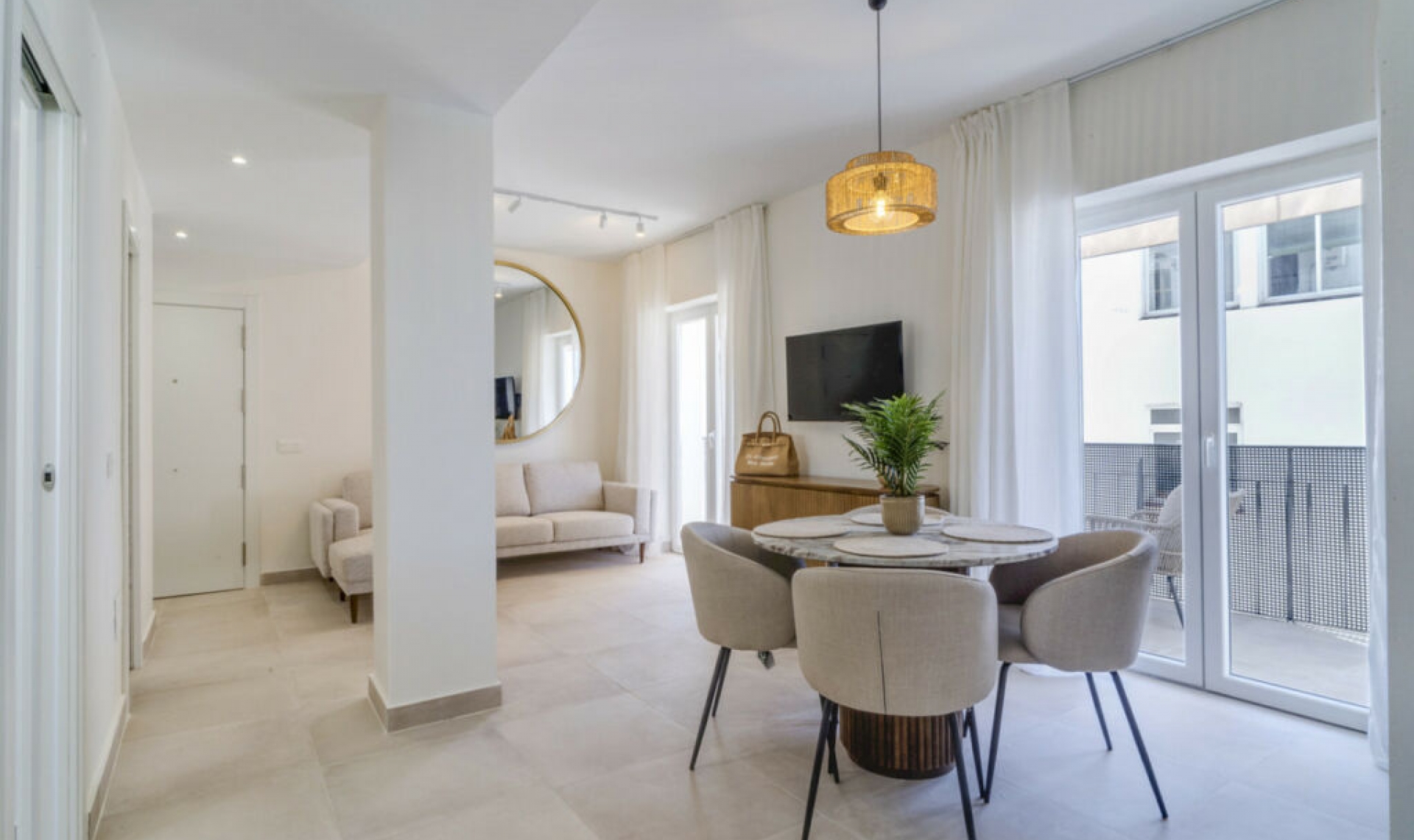 Resale - Apartment -
Estepona