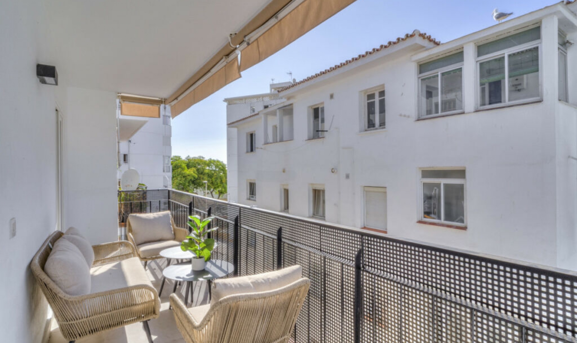 Resale - Apartment -
Estepona