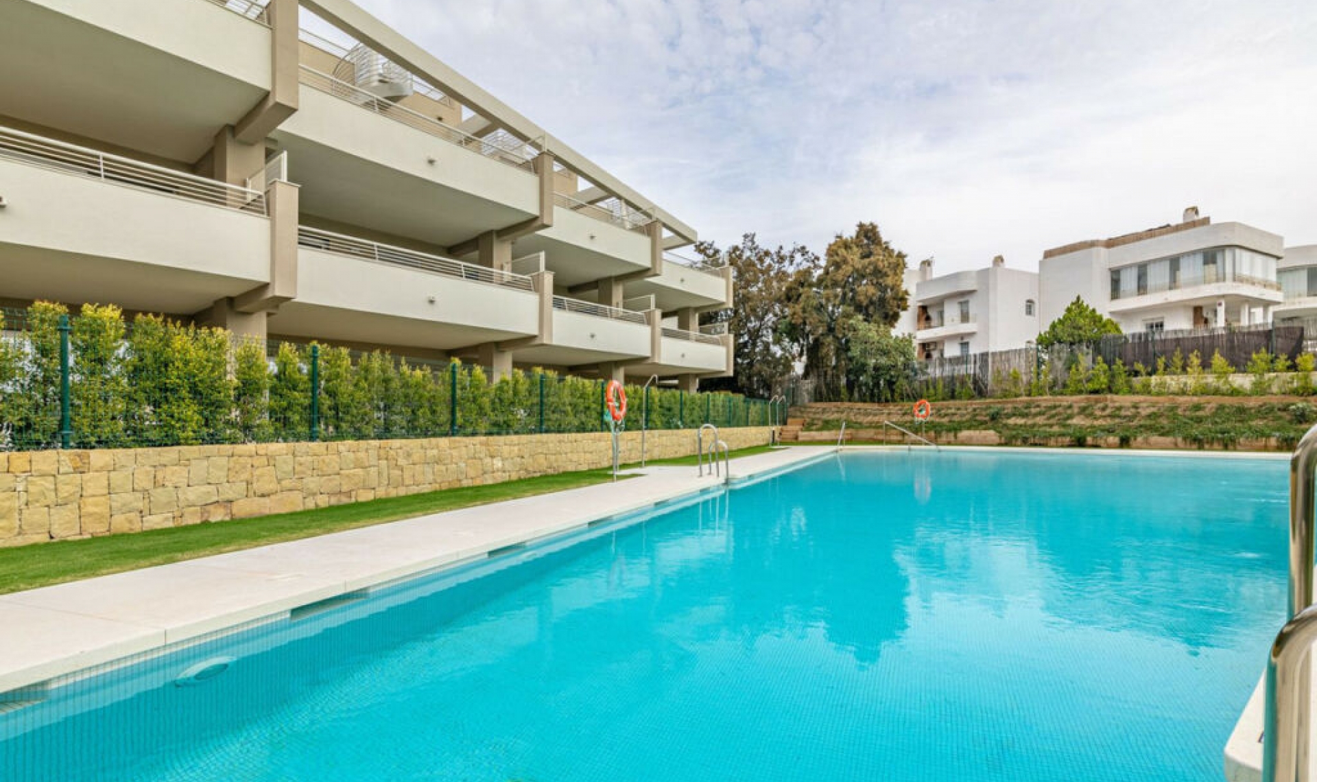 Resale - Apartment -
Estepona