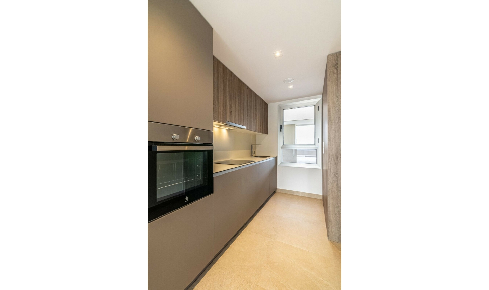 Resale - Apartment -
Estepona