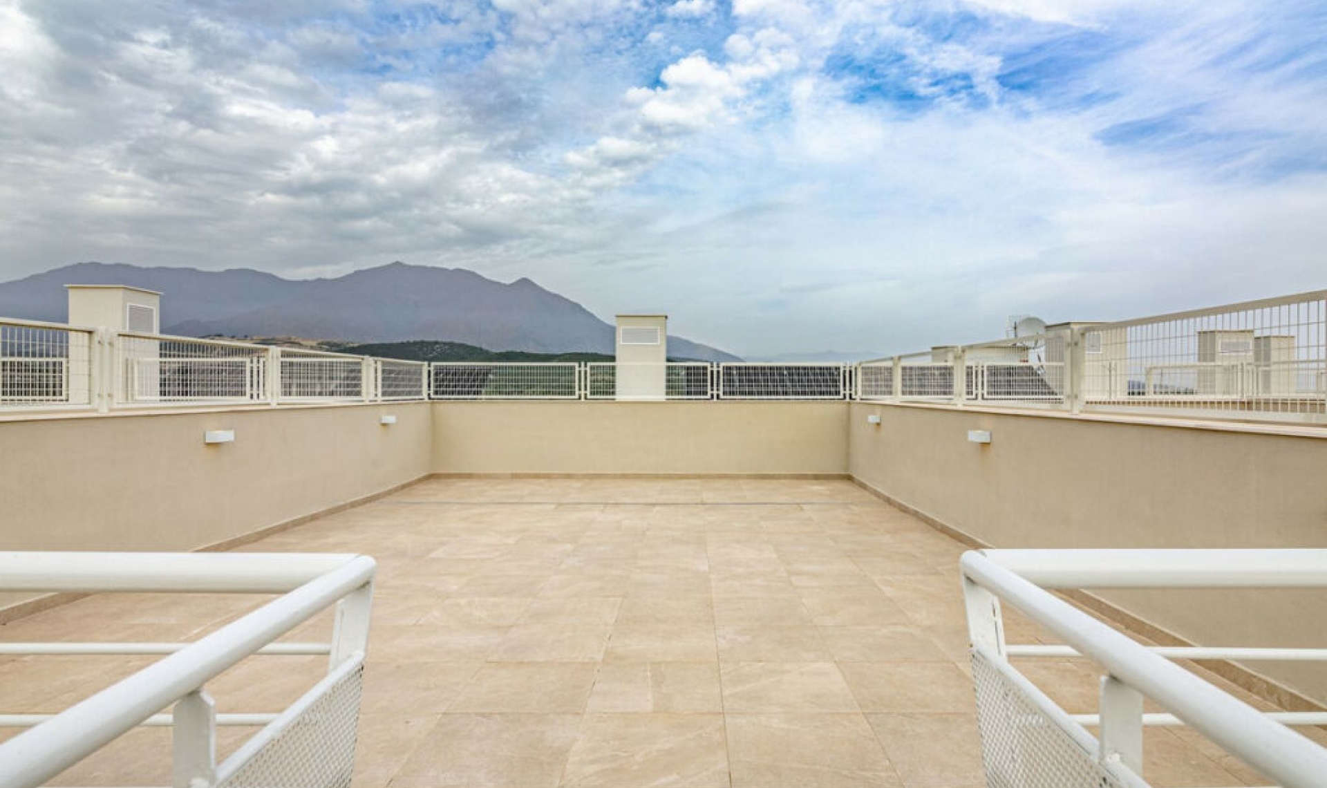 Resale - Apartment -
Estepona