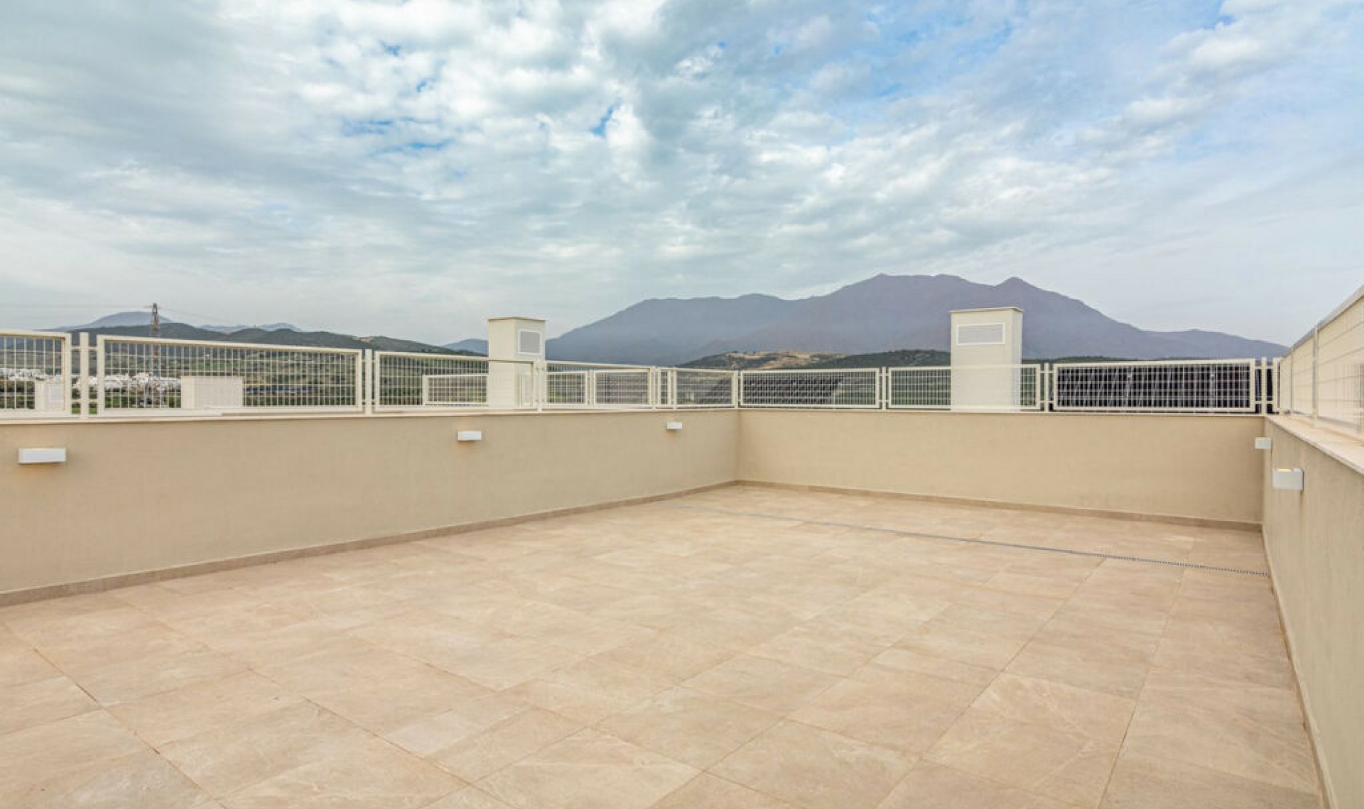 Resale - Apartment -
Estepona