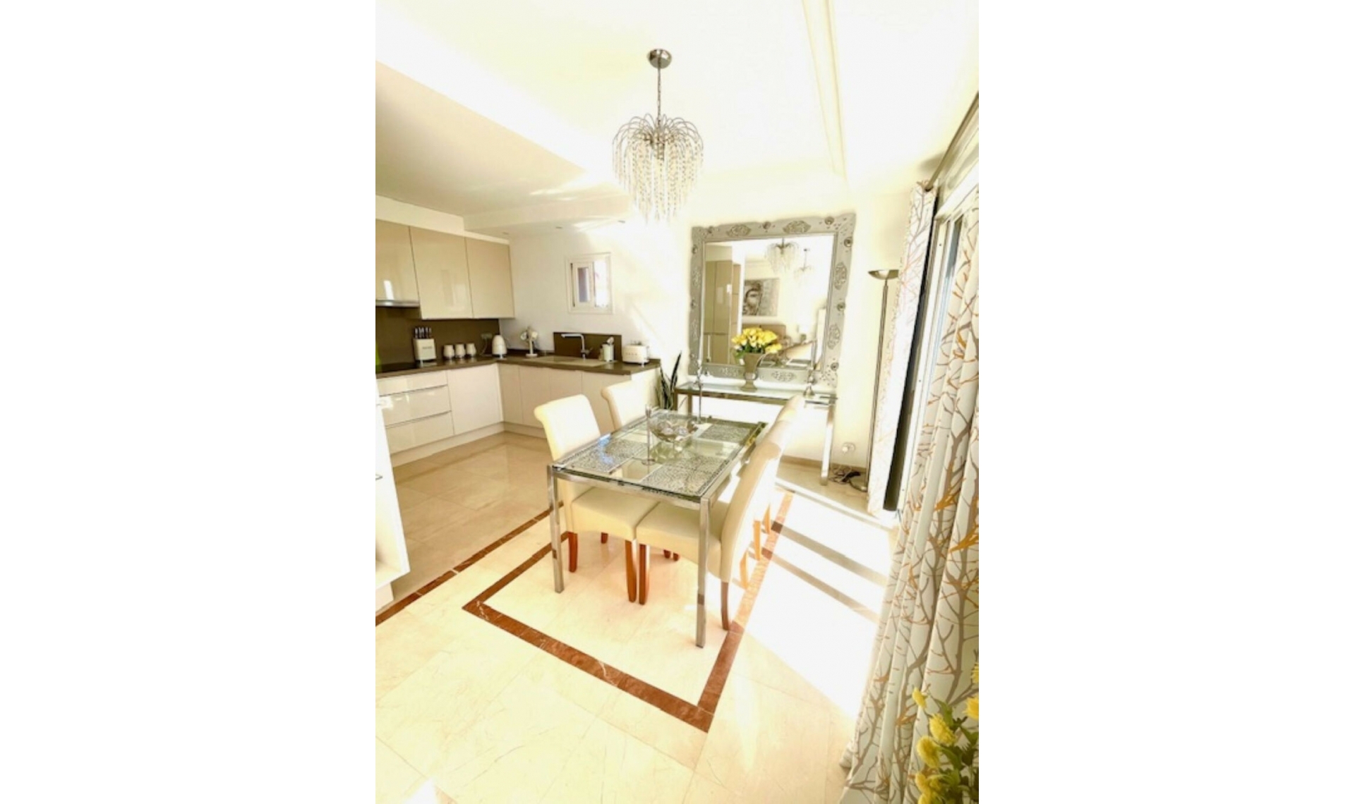 Resale - Apartment -
Estepona