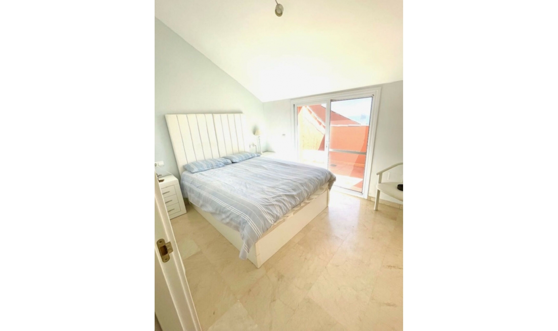 Resale - Apartment -
Estepona