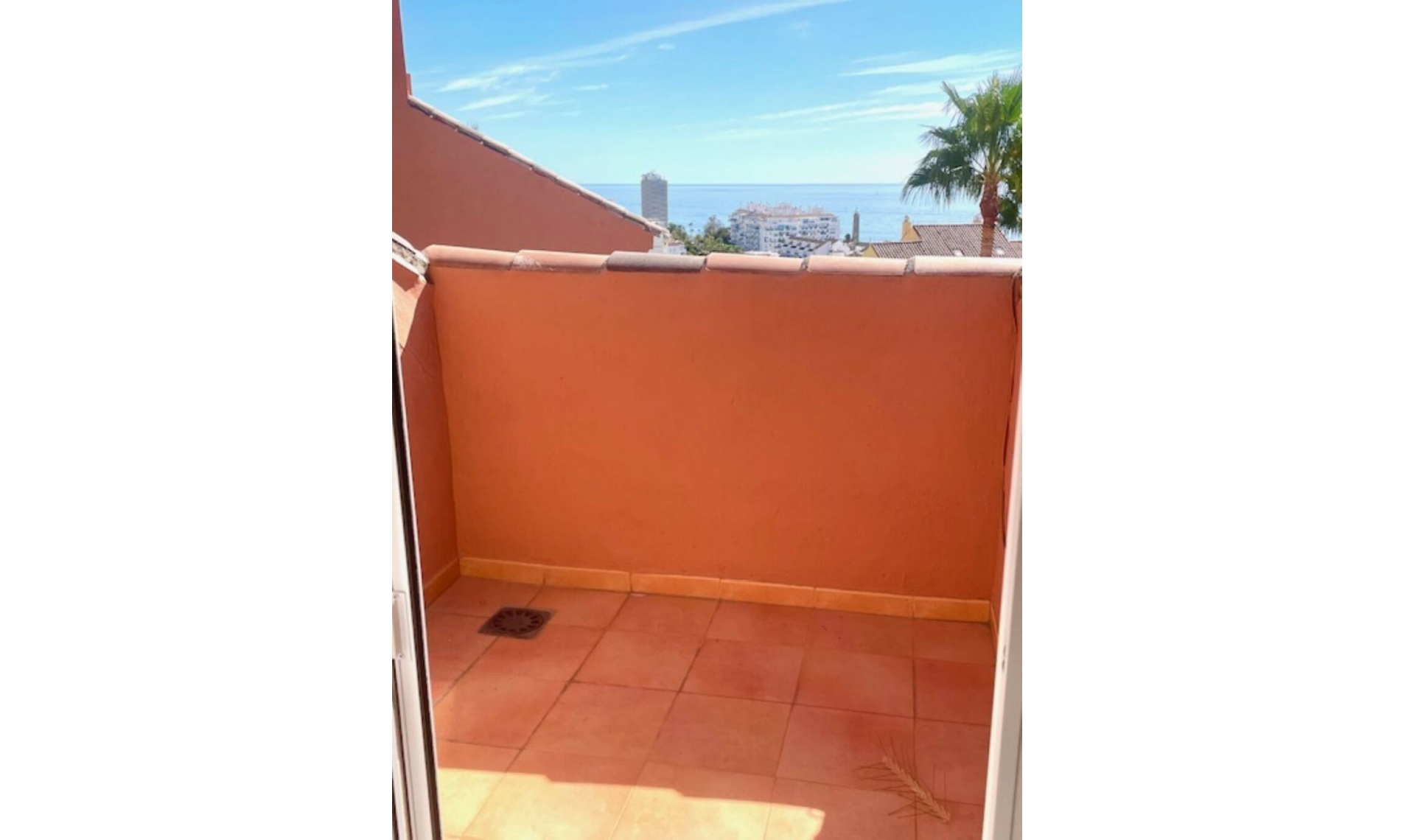 Resale - Apartment -
Estepona