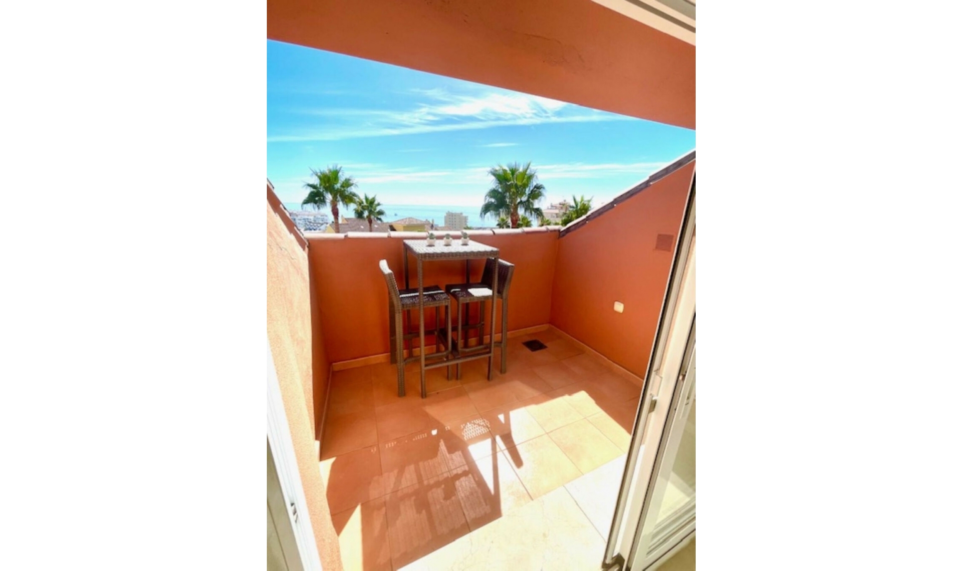 Resale - Apartment -
Estepona