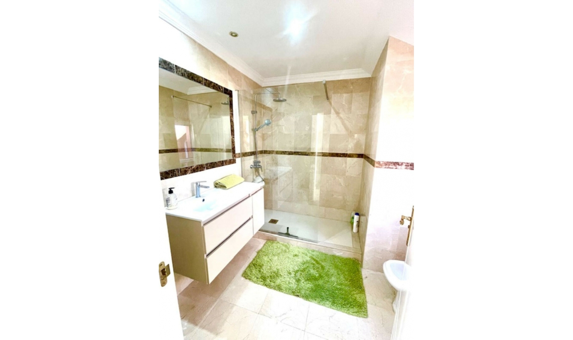 Resale - Apartment -
Estepona
