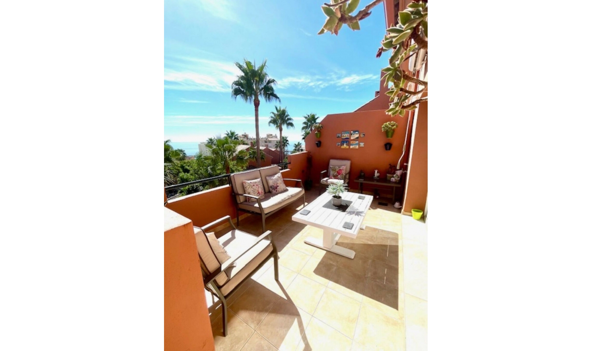 Resale - Apartment -
Estepona