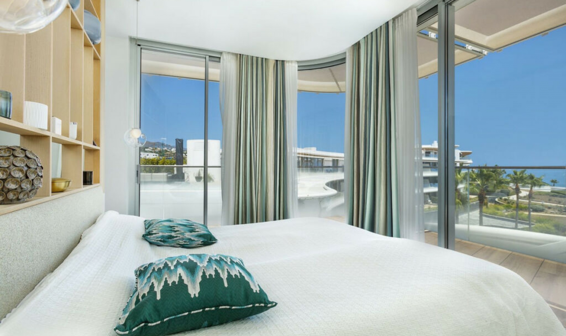 Resale - Apartment -
Estepona