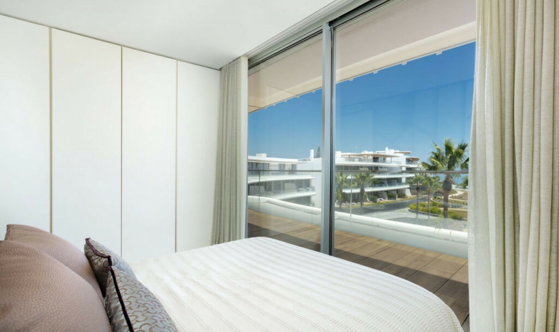Resale - Apartment -
Estepona