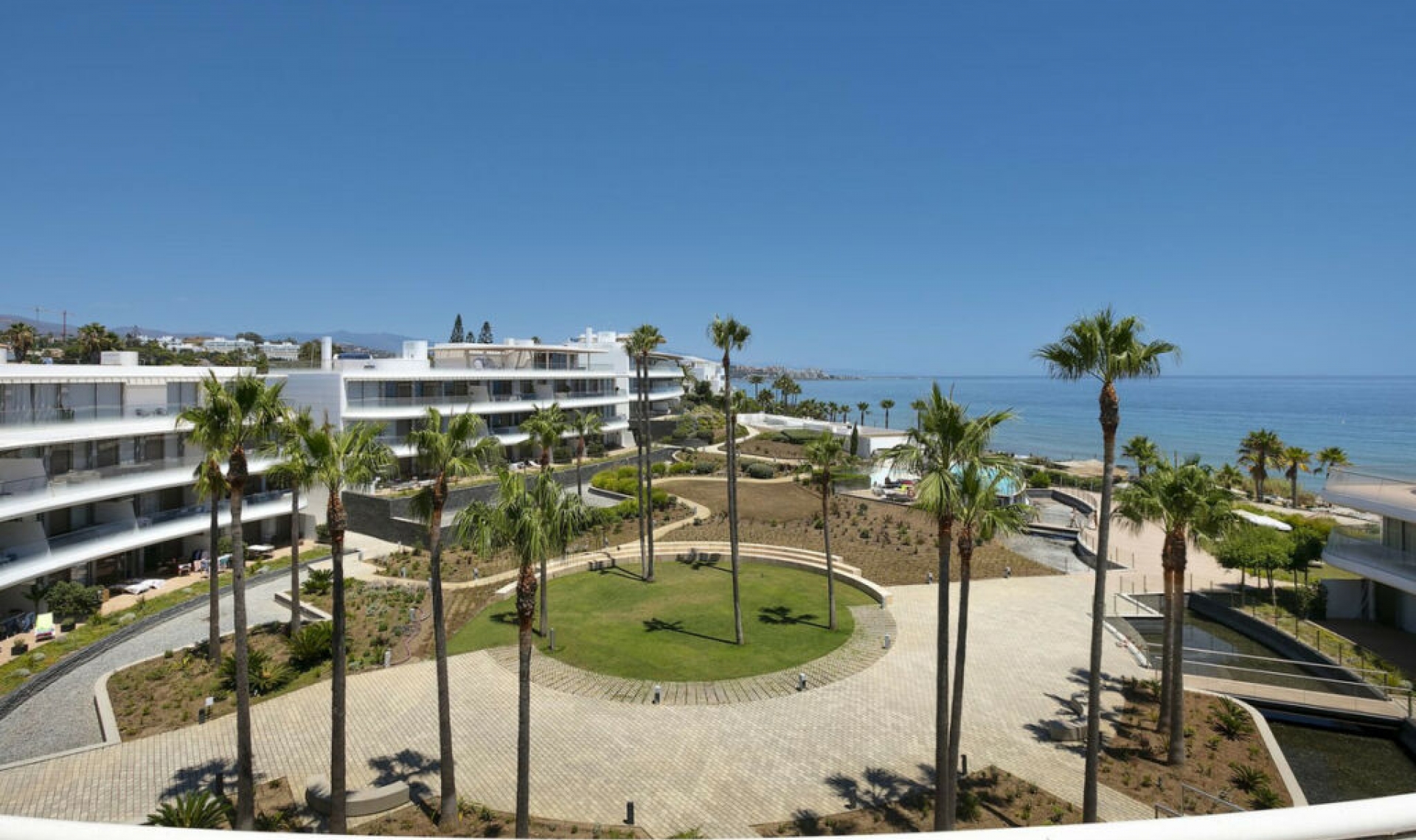 Resale - Apartment -
Estepona