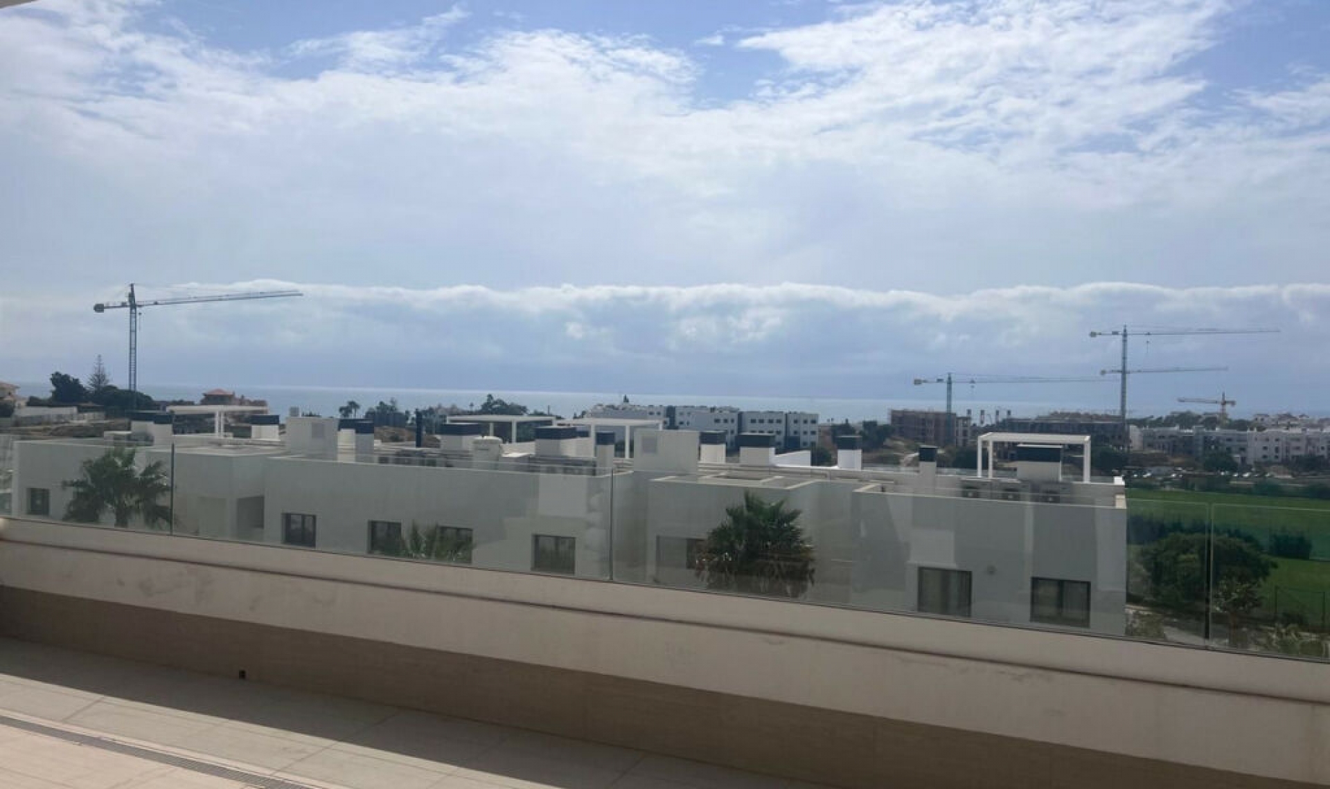 Resale - Apartment -
Estepona