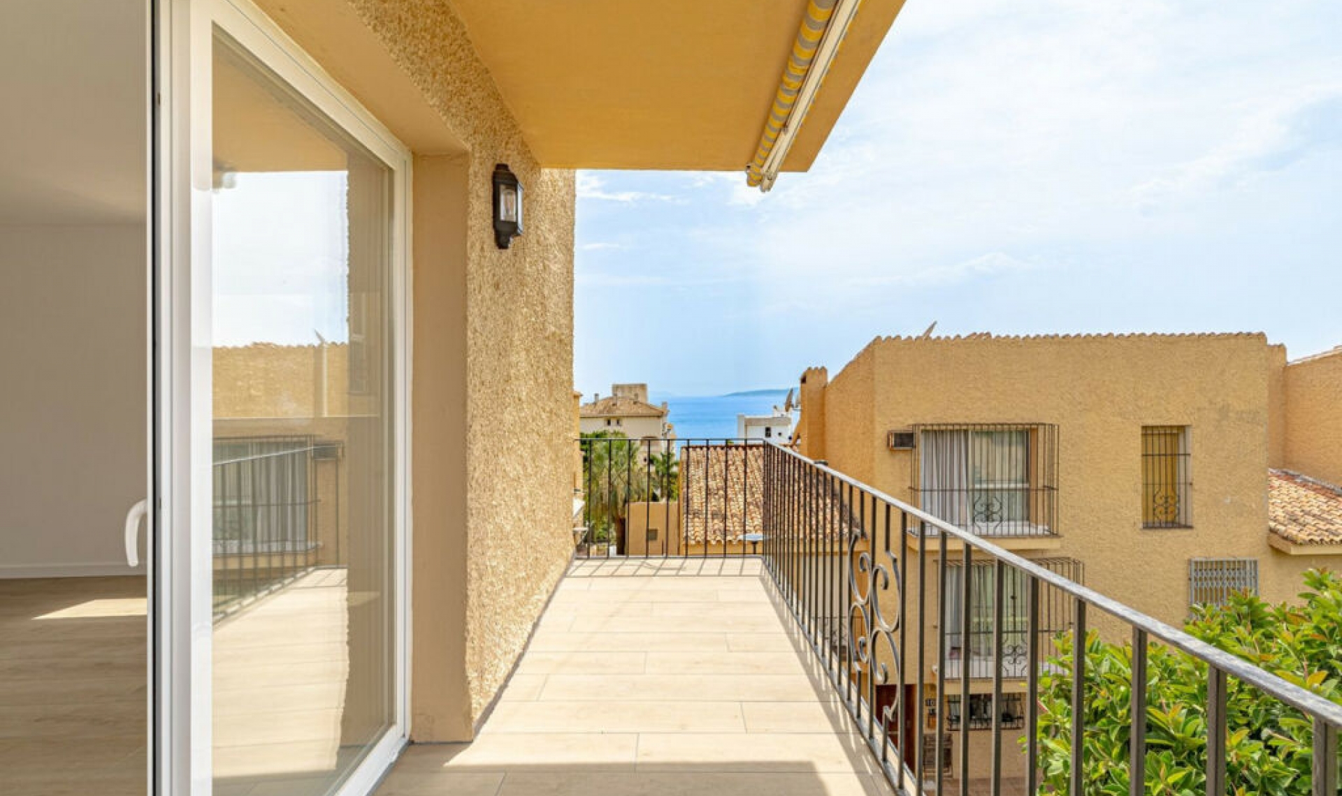 Resale - Apartment -
Estepona