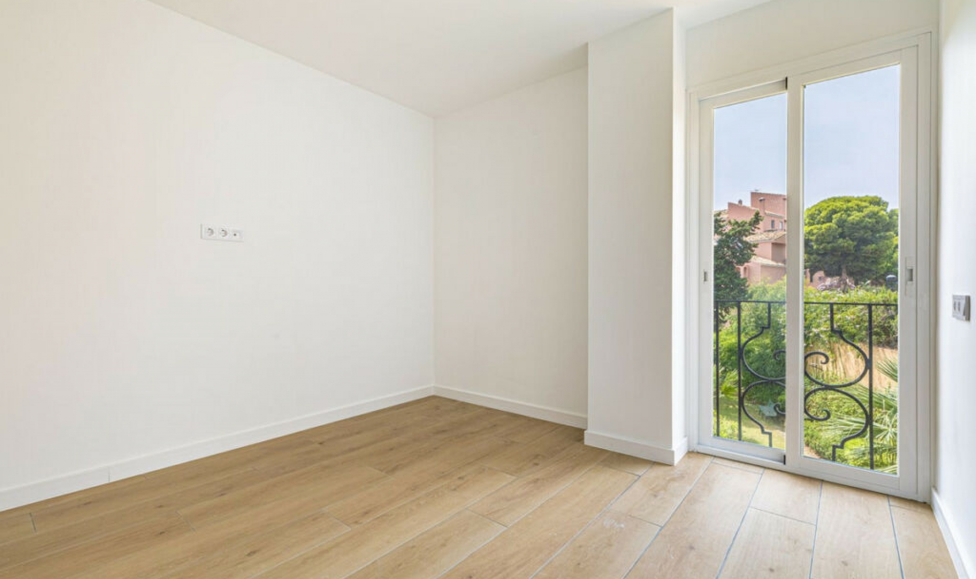 Resale - Apartment -
Estepona