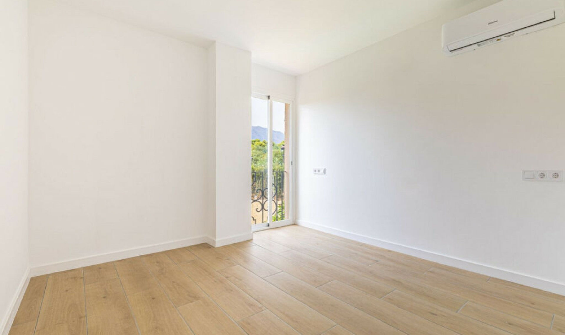 Resale - Apartment -
Estepona