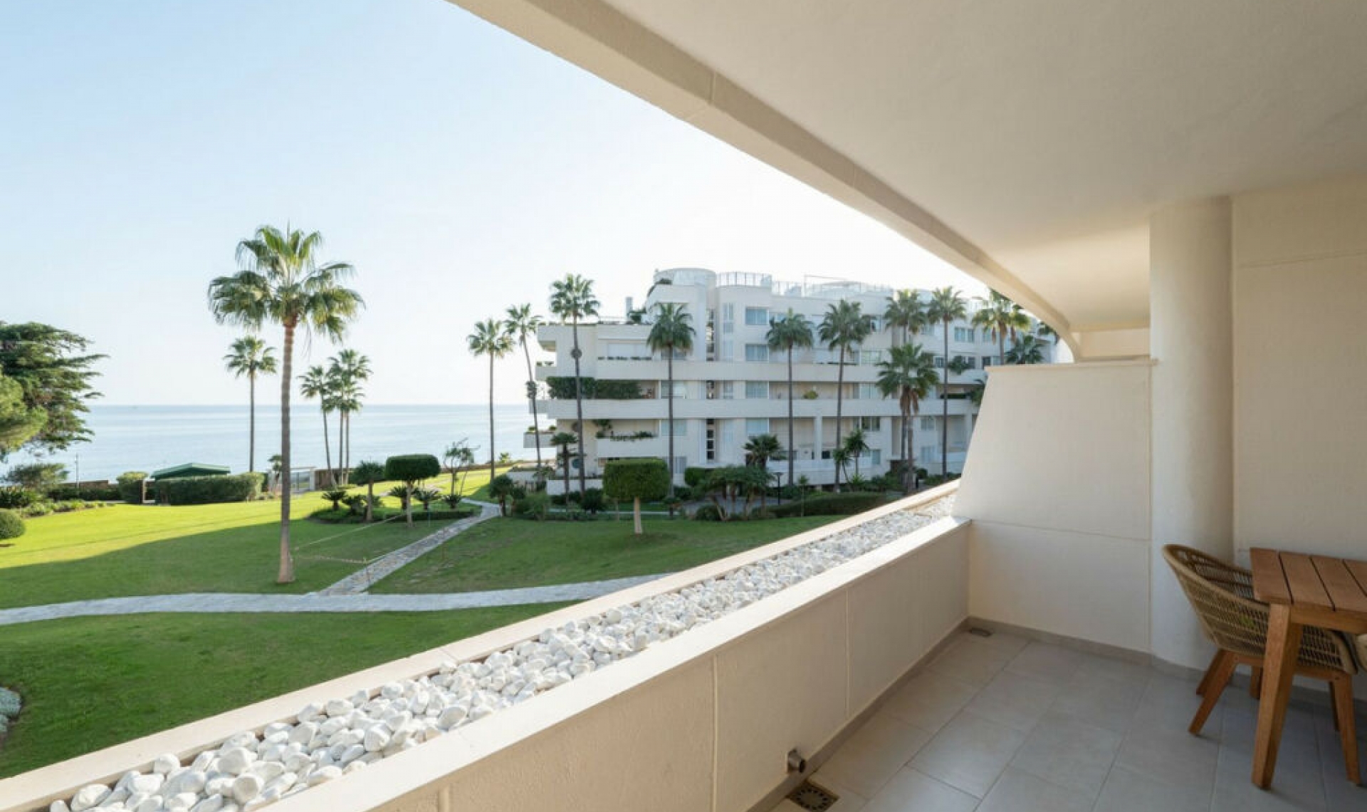 Resale - Apartment -
Estepona