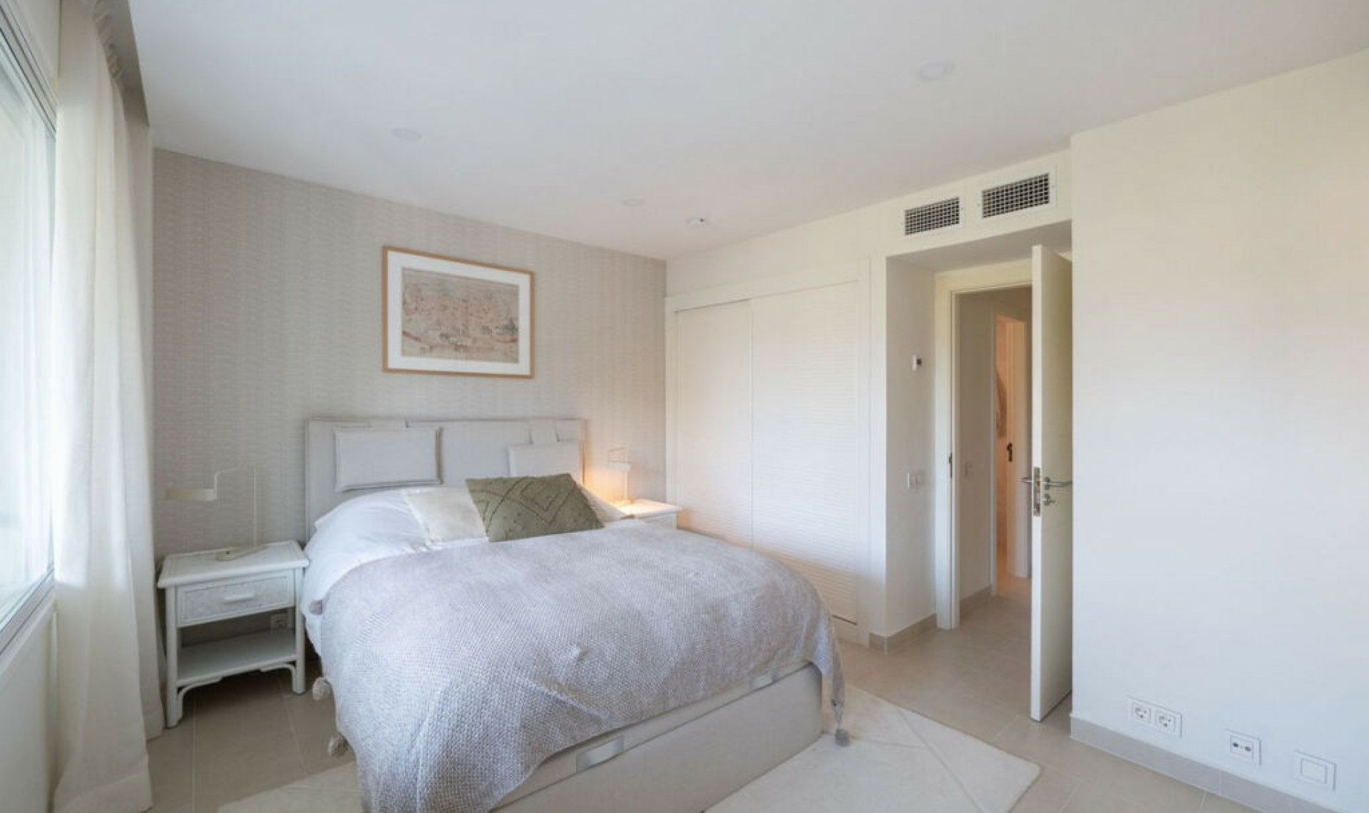 Resale - Apartment -
Estepona