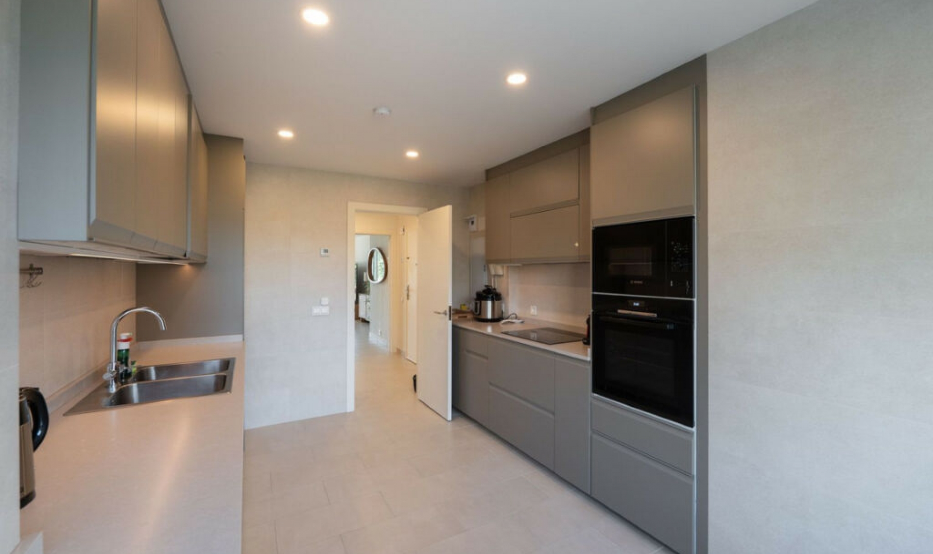 Resale - Apartment -
Estepona