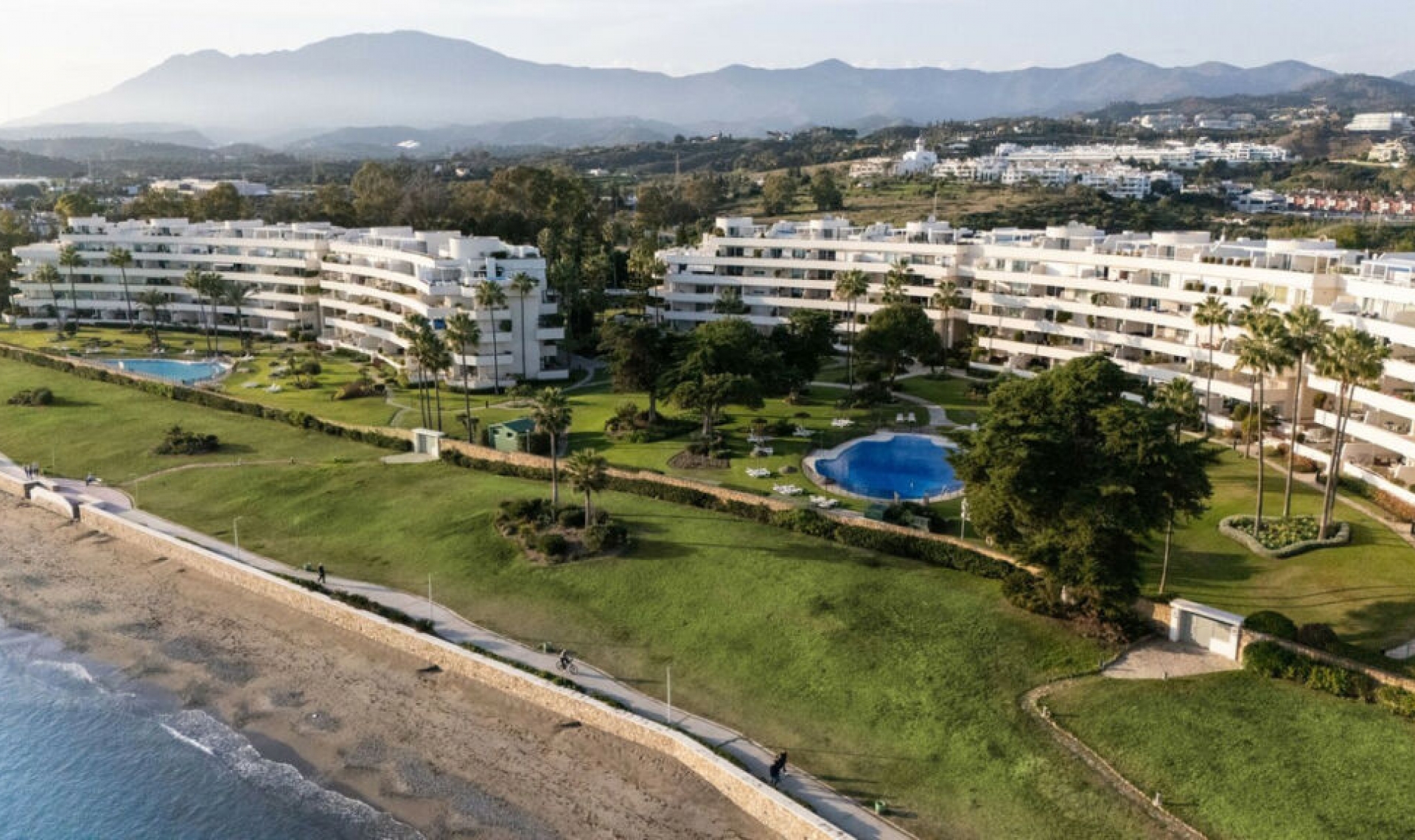 Resale - Apartment -
Estepona