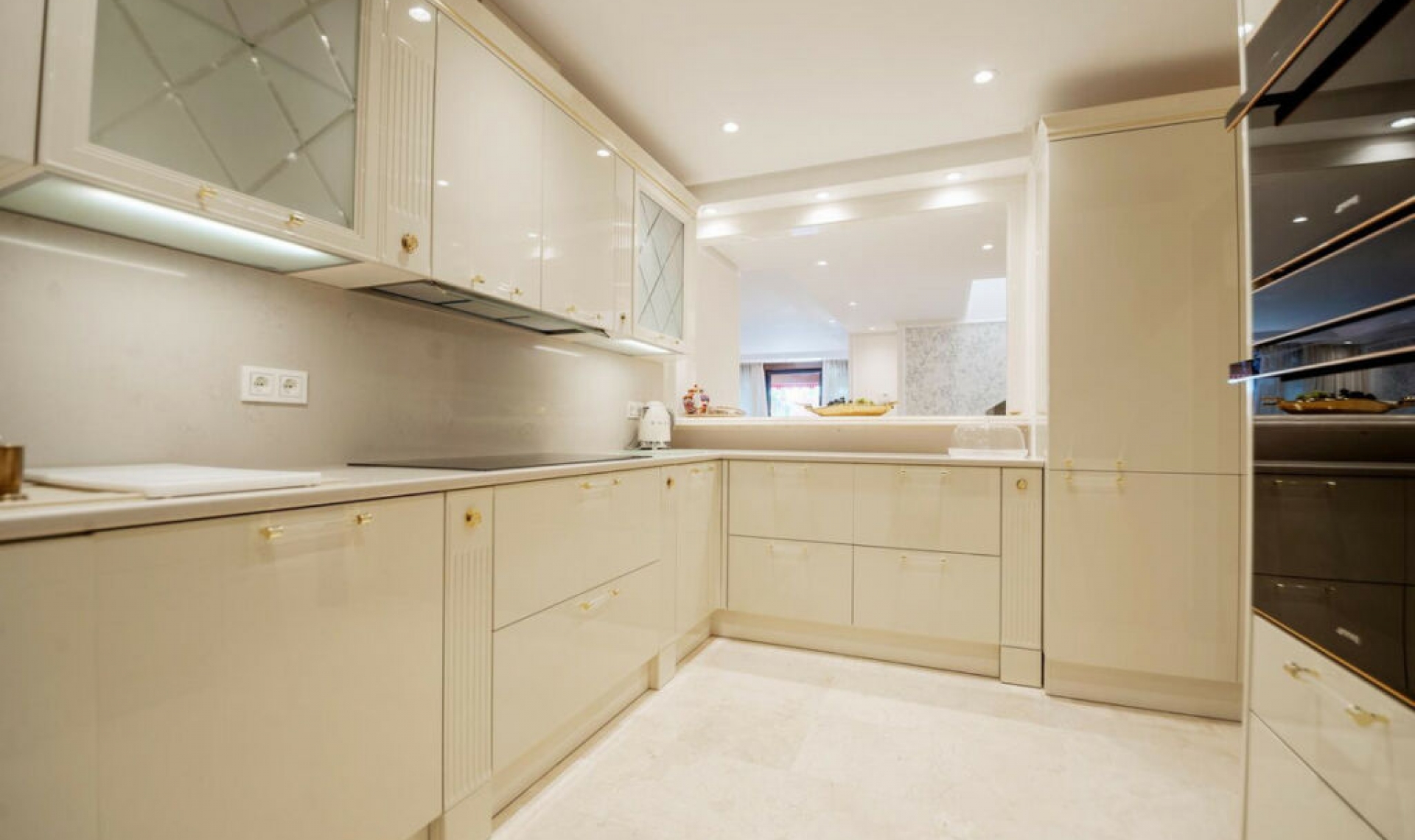 Resale - Apartment -
Estepona