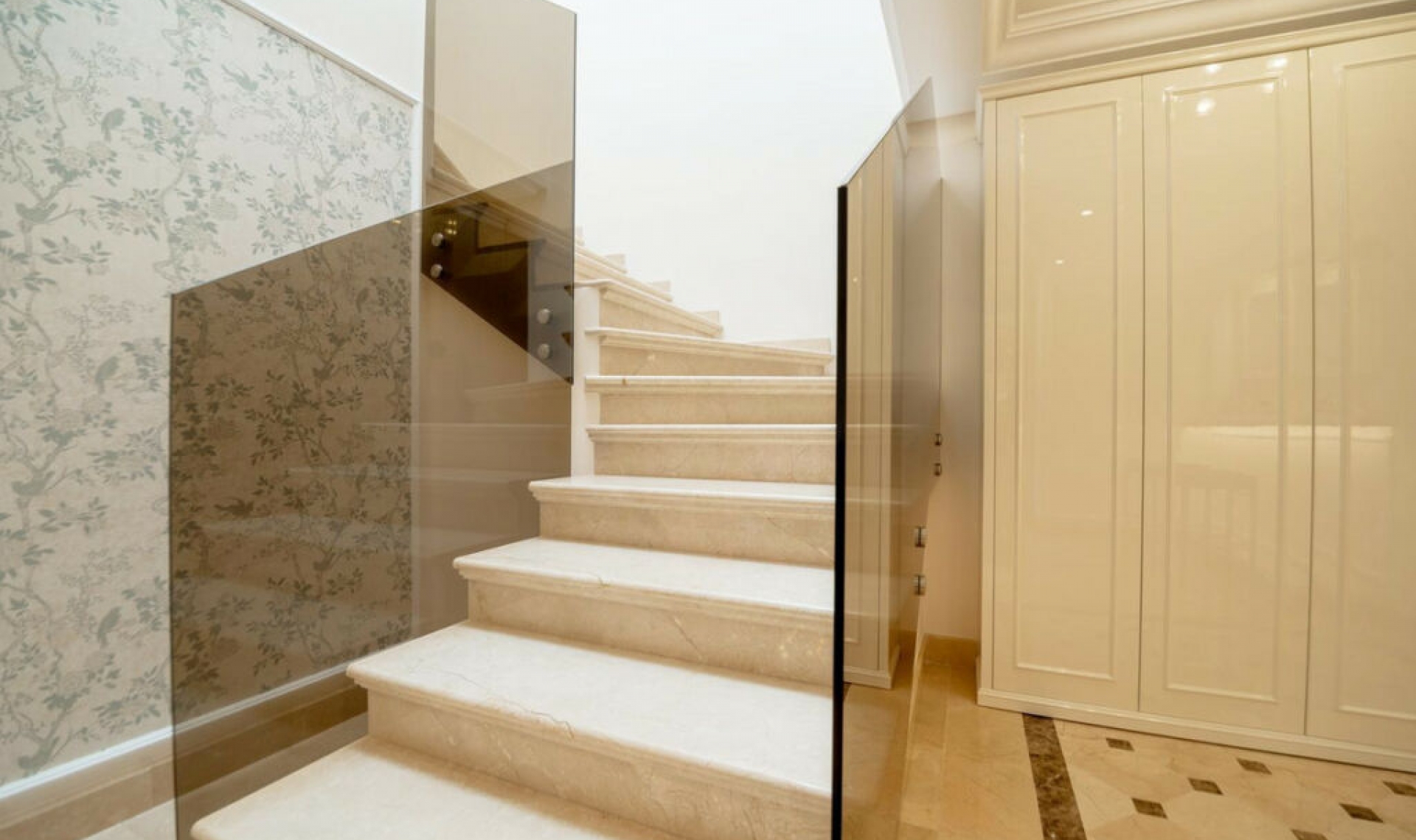 Resale - Apartment -
Estepona