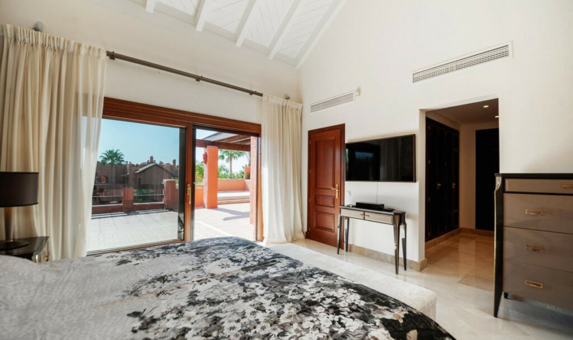 Resale - Apartment -
Estepona