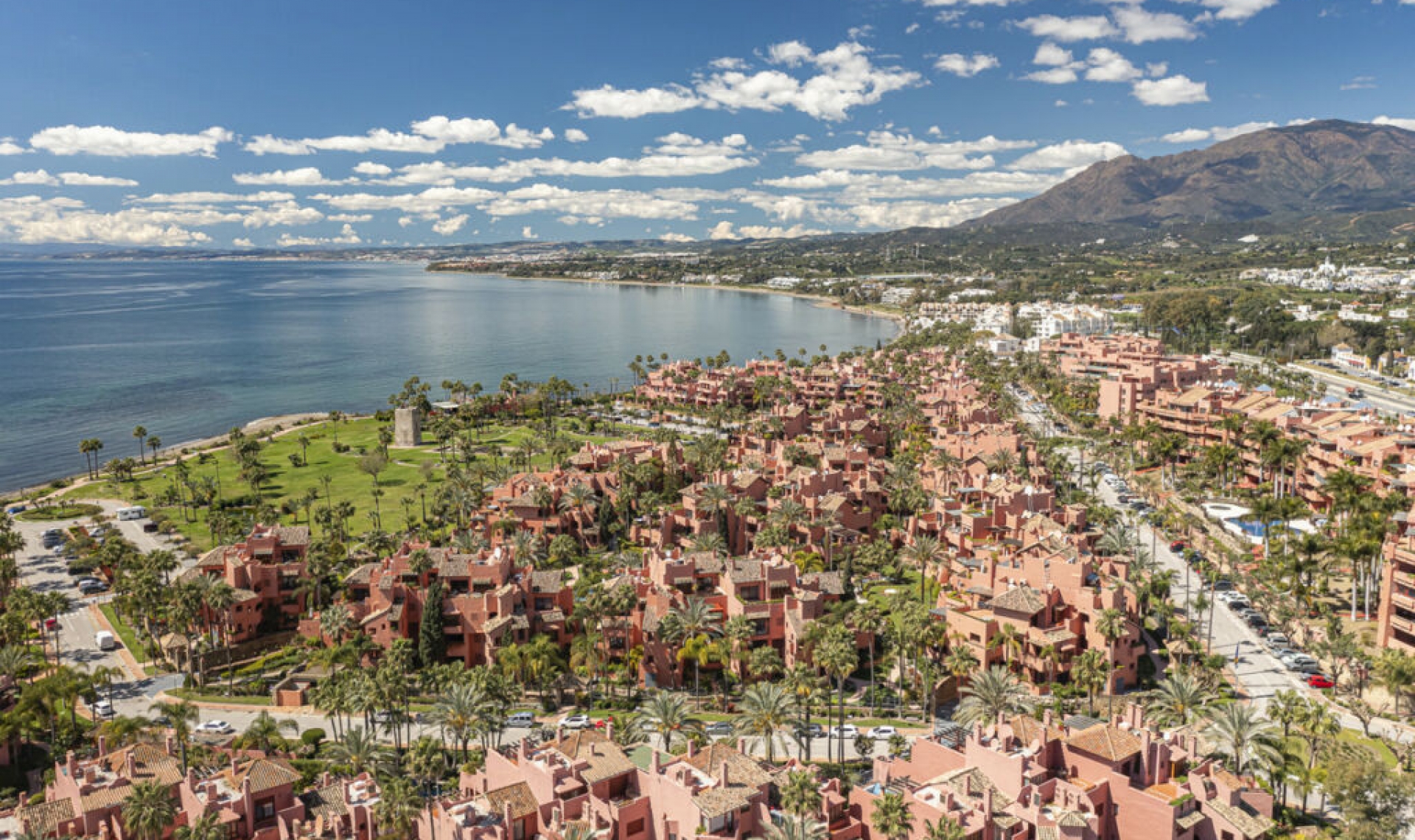 Resale - Apartment -
Estepona