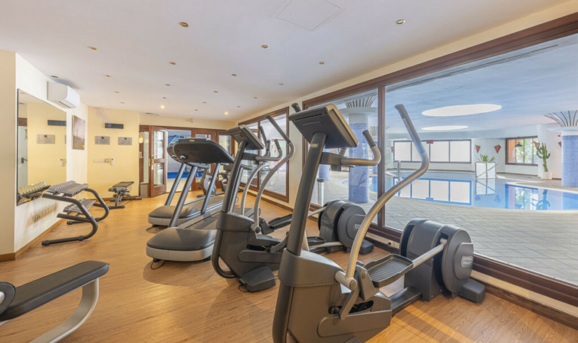 Resale - Apartment -
Estepona