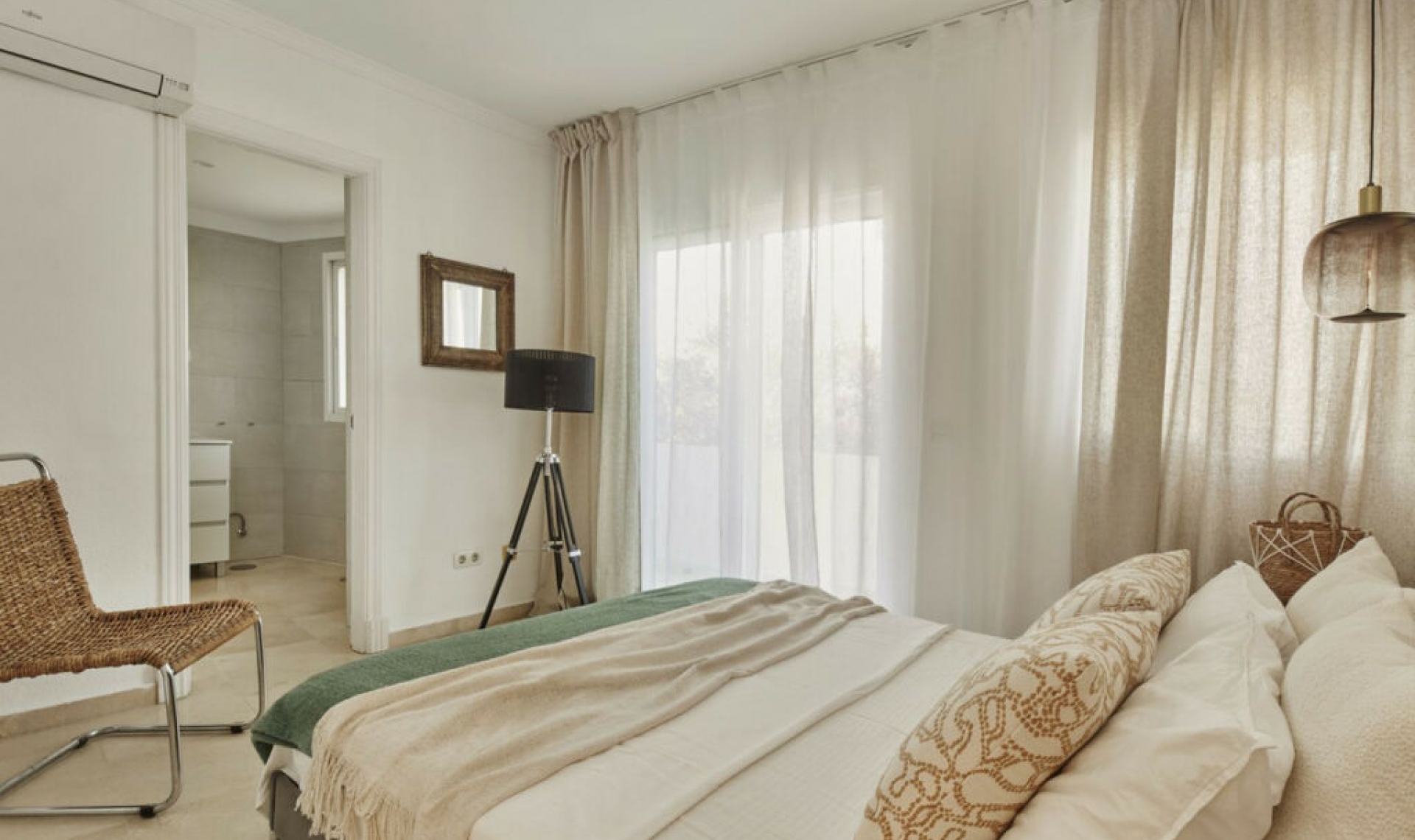 Resale - Apartment -
Estepona