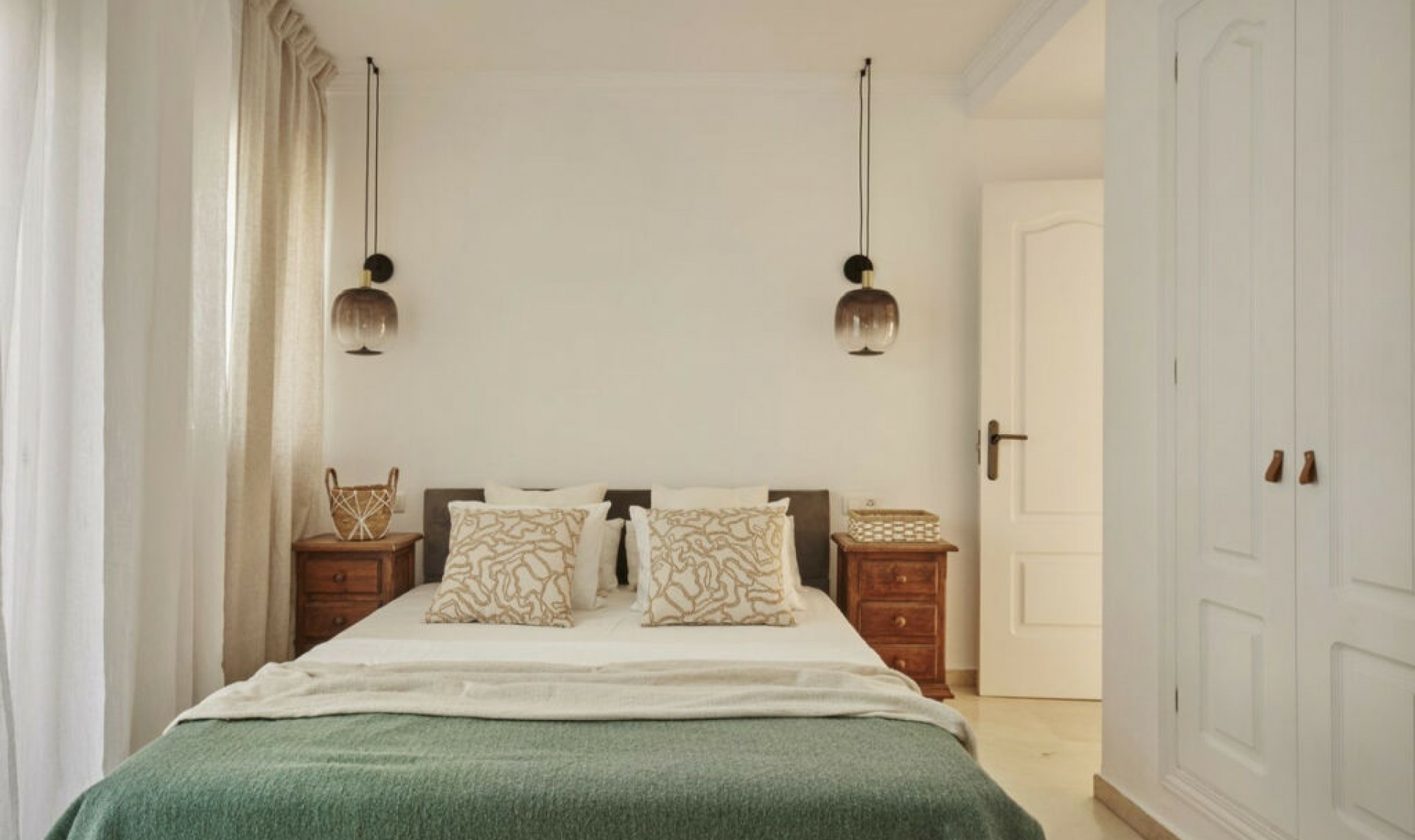 Resale - Apartment -
Estepona