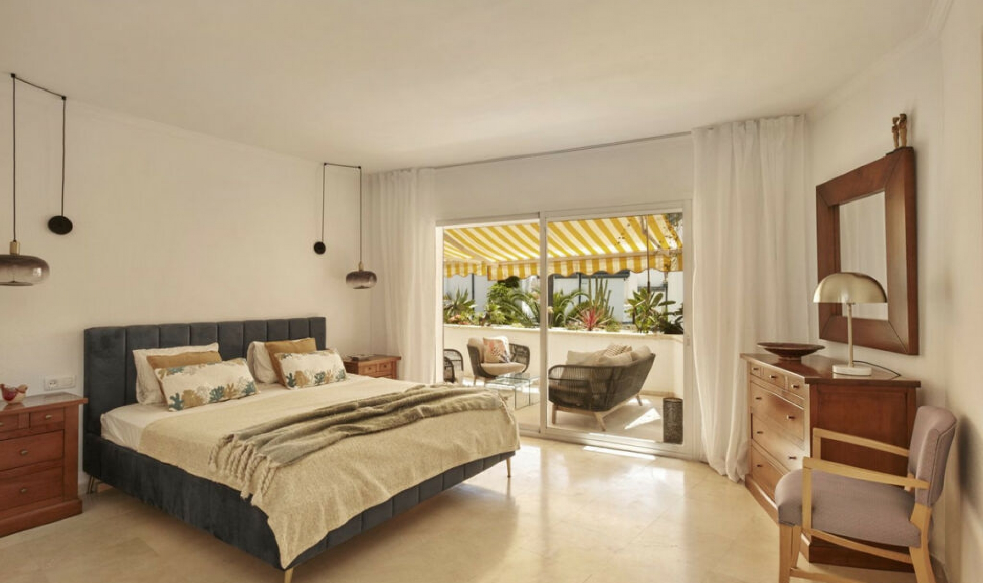 Resale - Apartment -
Estepona