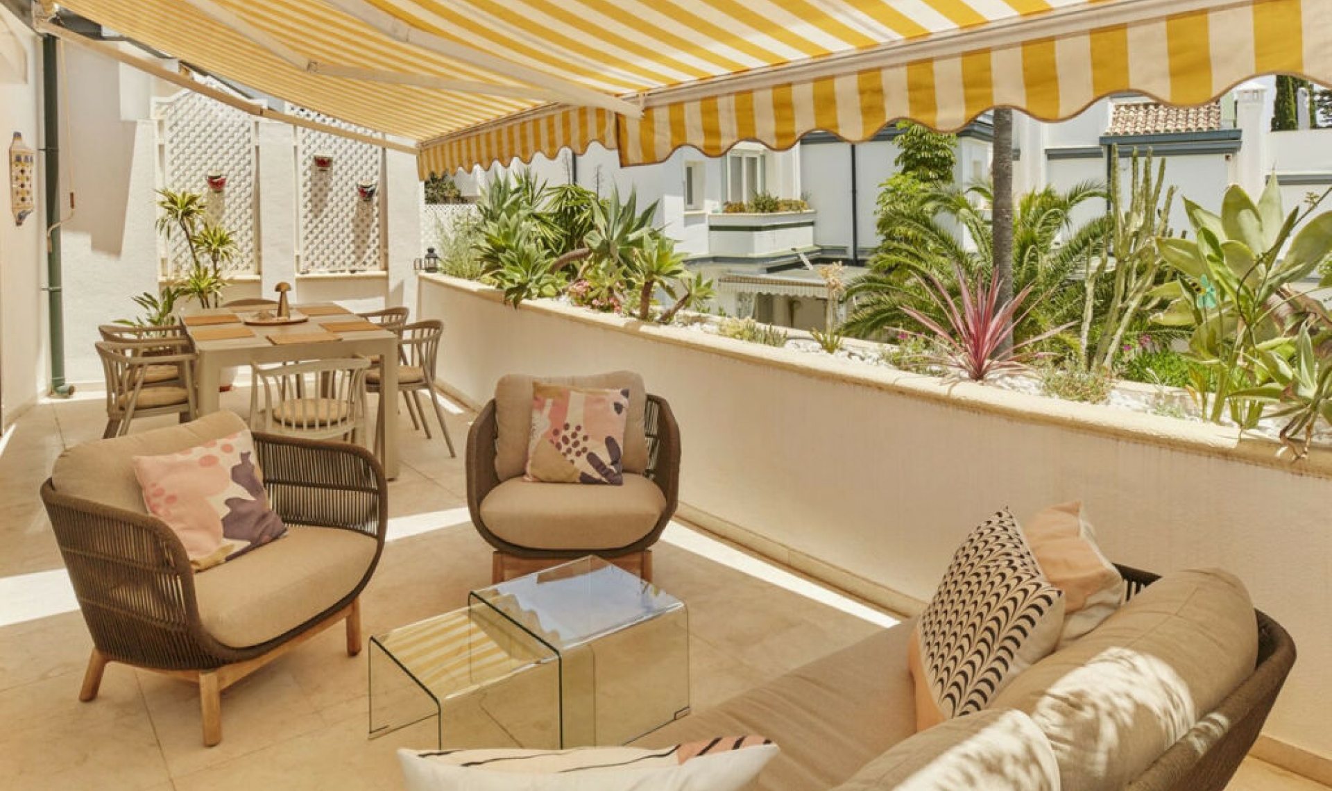 Resale - Apartment -
Estepona