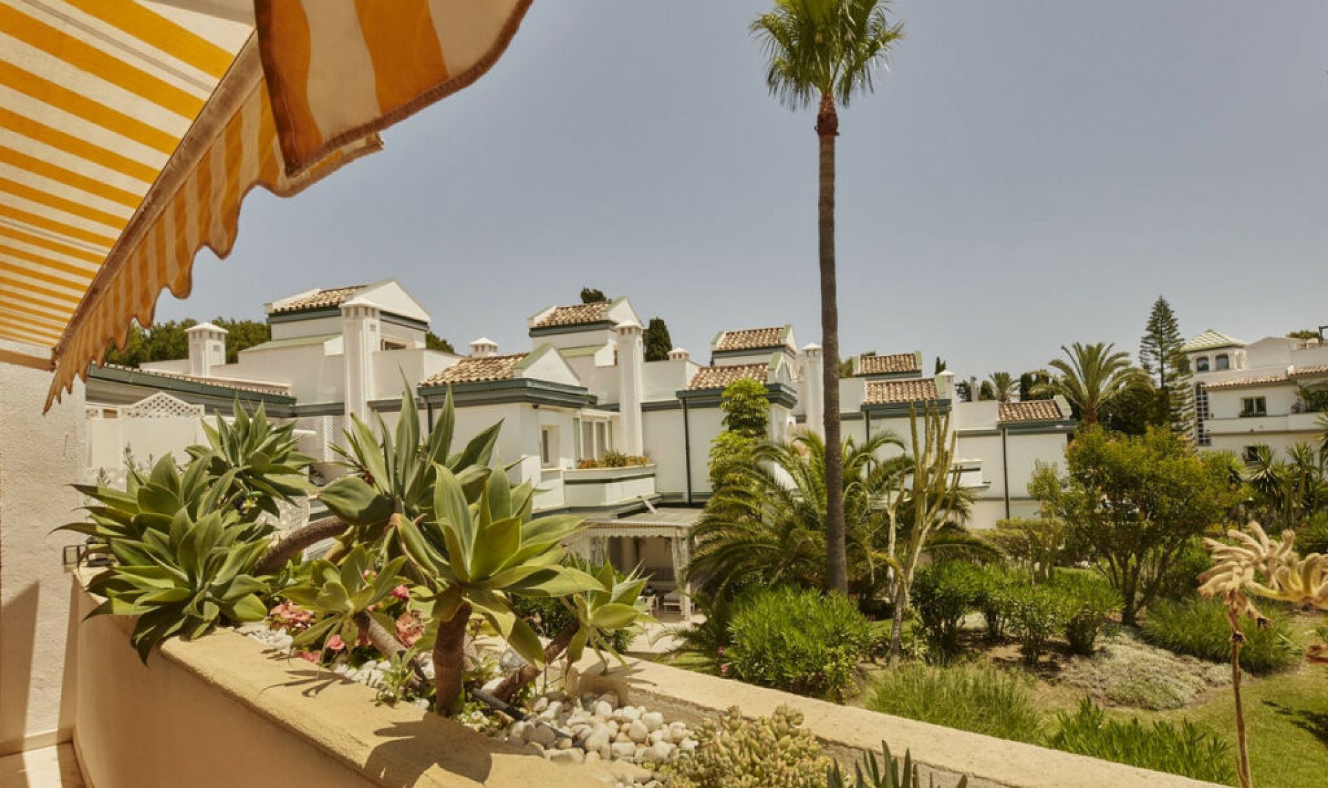 Resale - Apartment -
Estepona