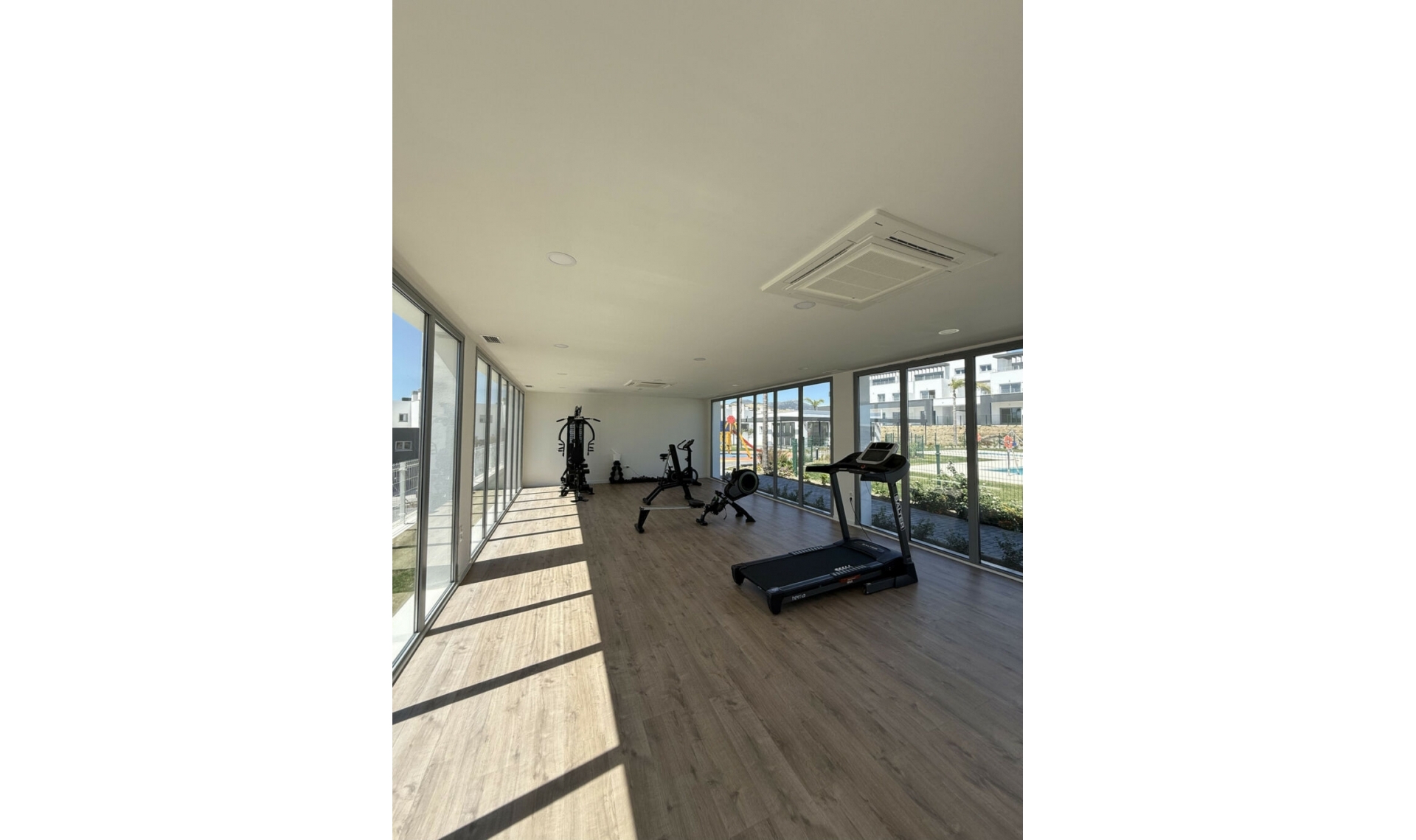 Resale - Apartment -
Estepona