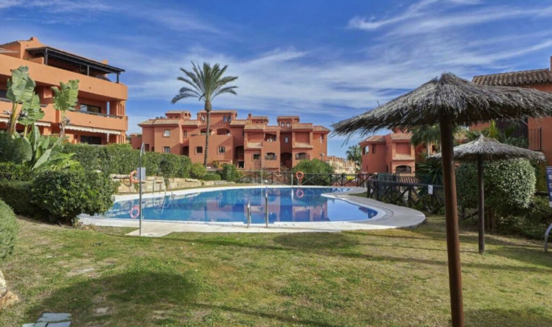 Resale - Apartment -
Estepona