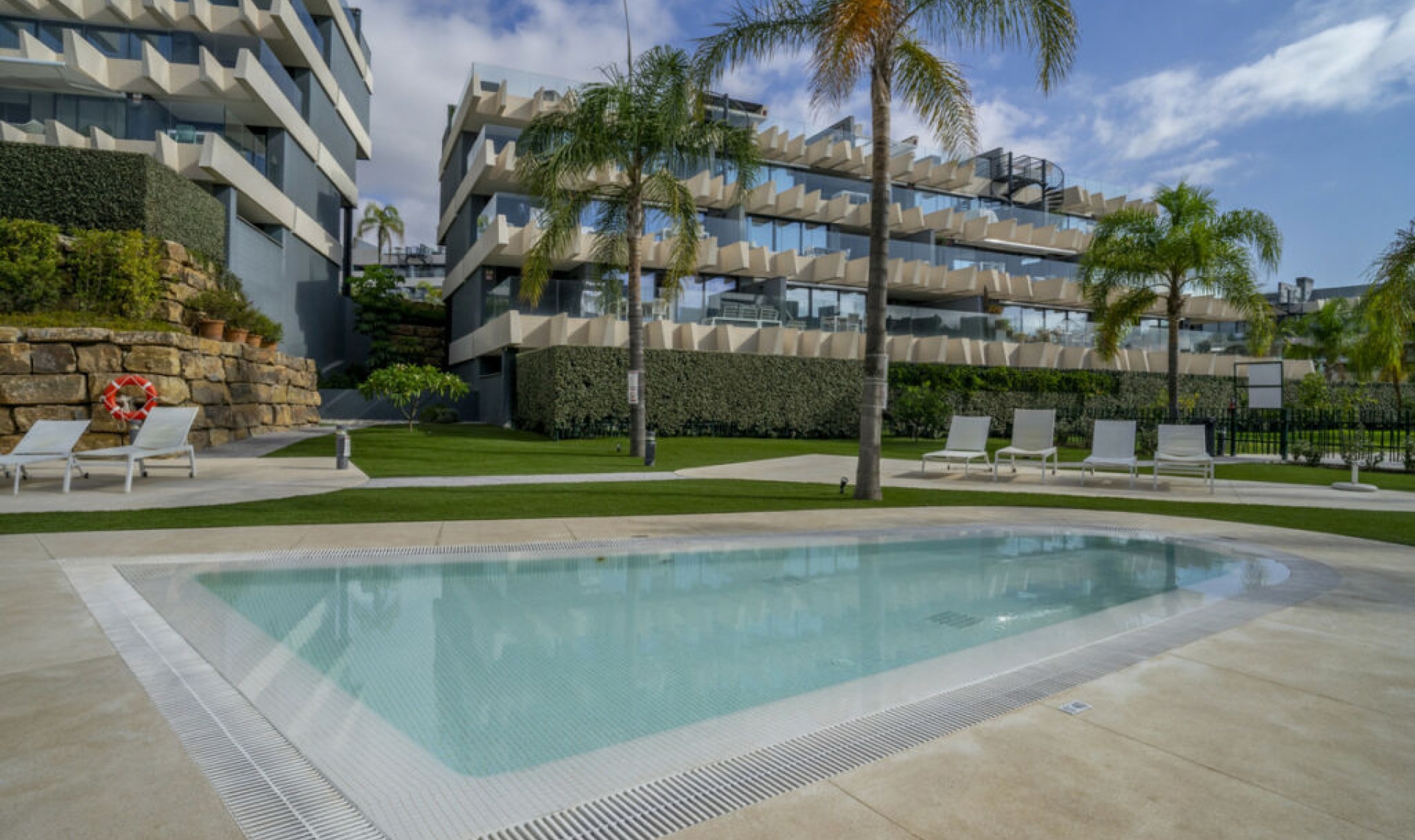 Resale - Apartment -
Estepona