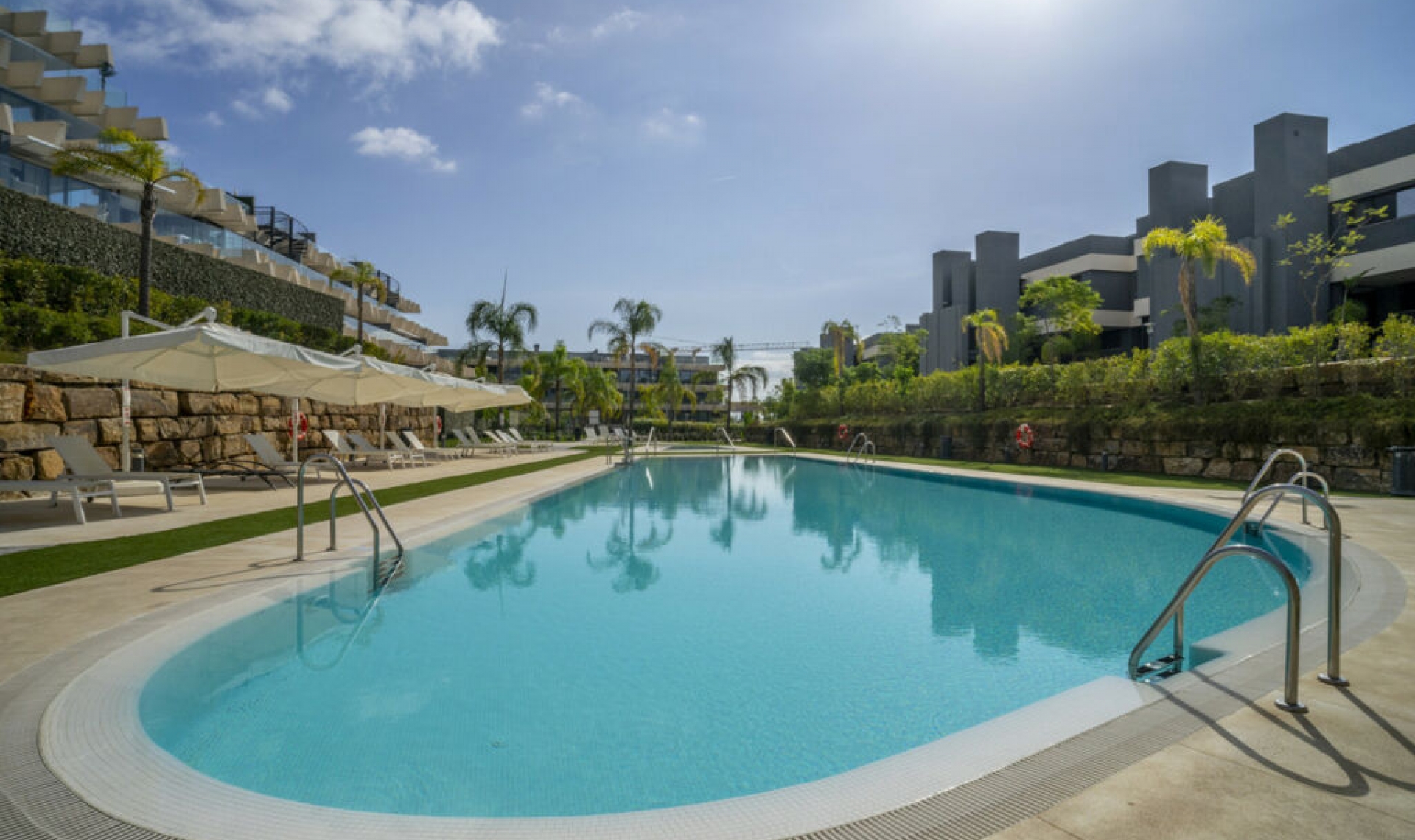 Resale - Apartment -
Estepona