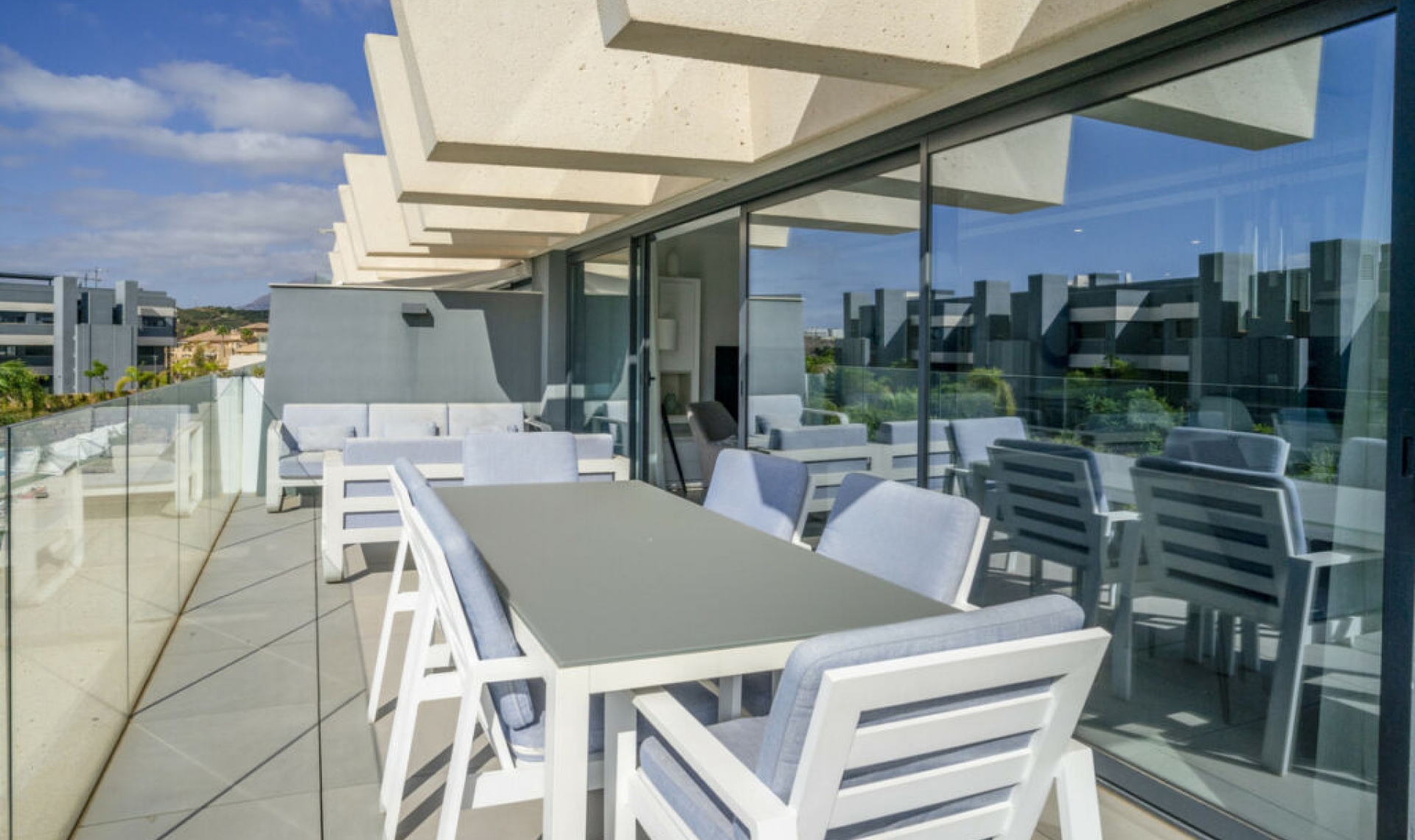 Resale - Apartment -
Estepona