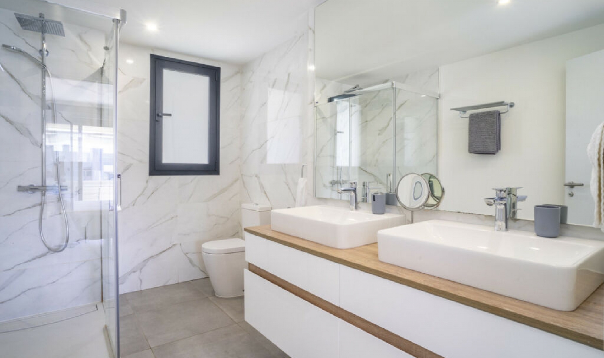 Resale - Apartment -
Estepona