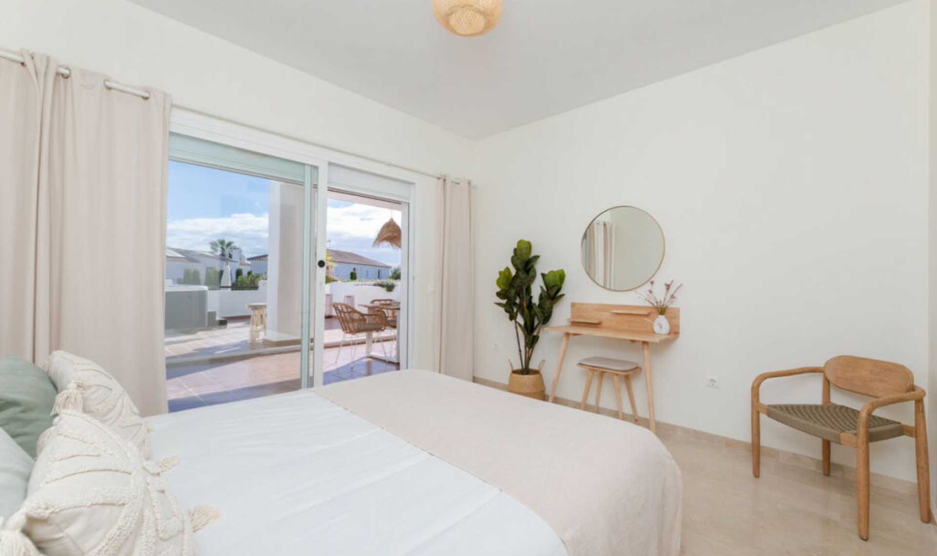 Resale - Apartment -
Estepona