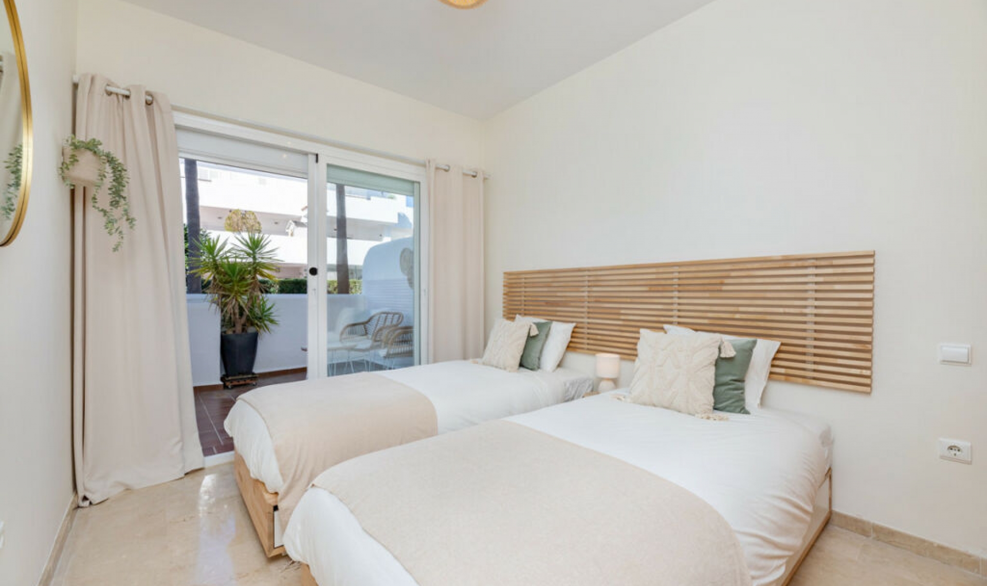Resale - Apartment -
Estepona
