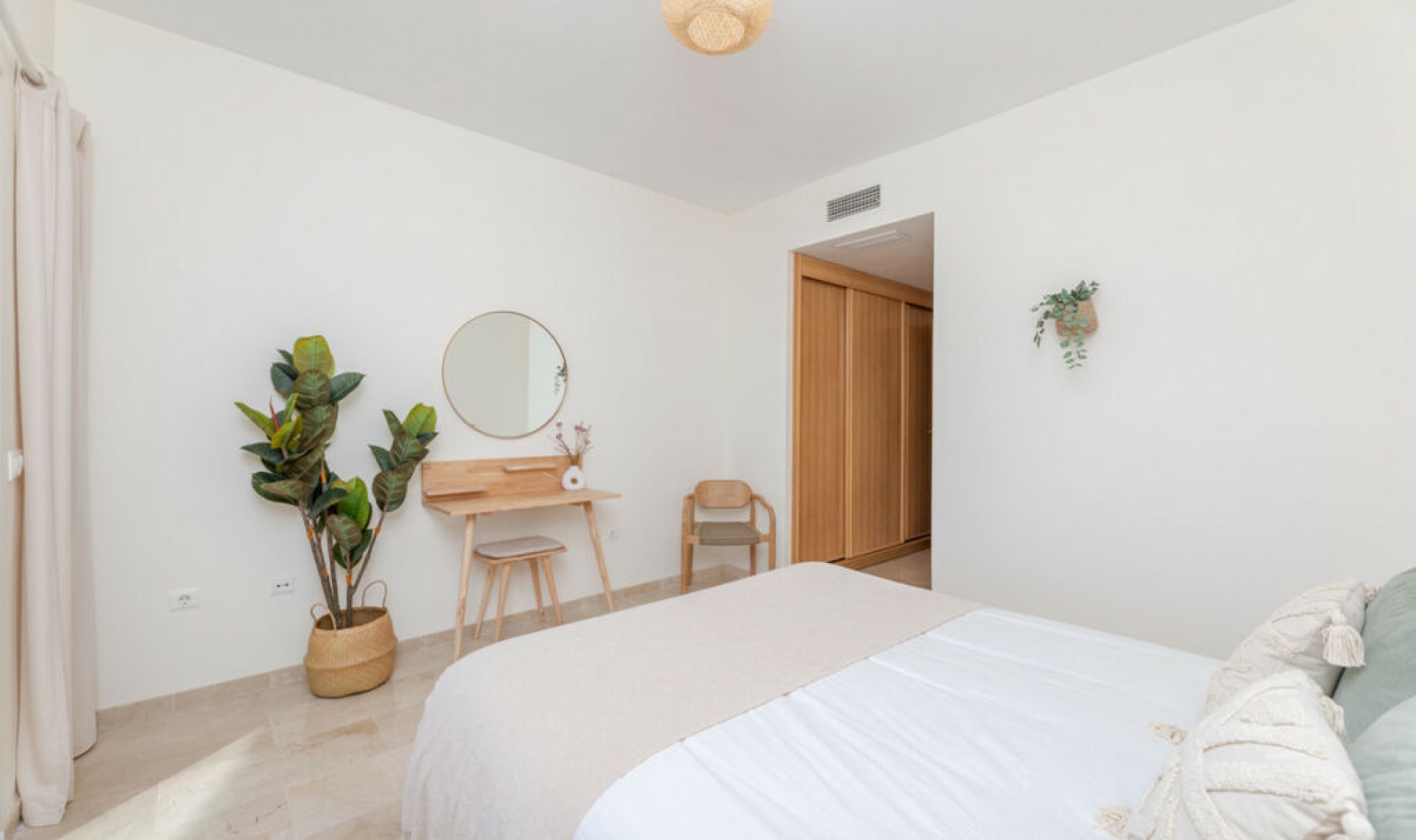 Resale - Apartment -
Estepona