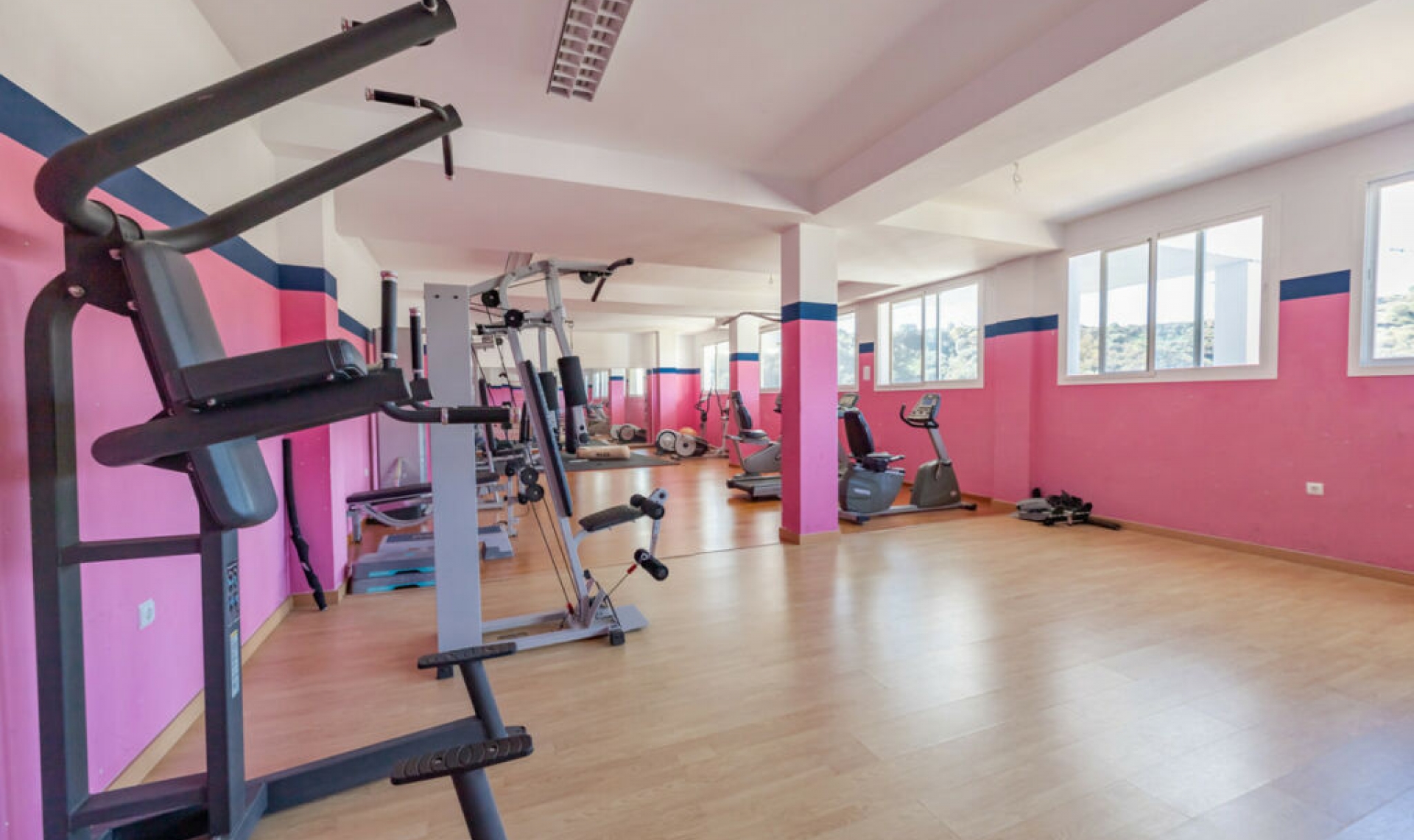 Resale - Apartment -
Estepona