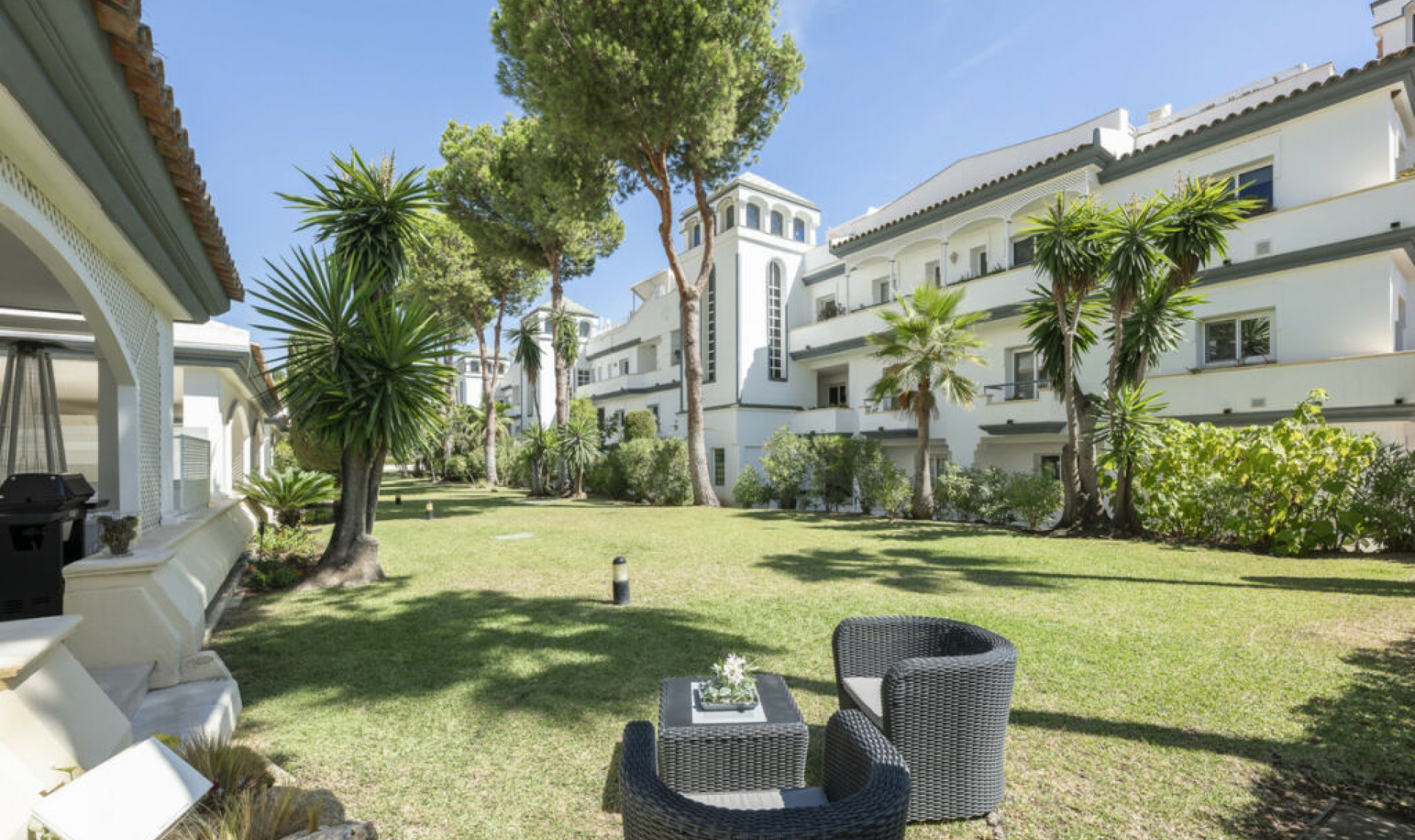 Resale - Apartment -
Estepona