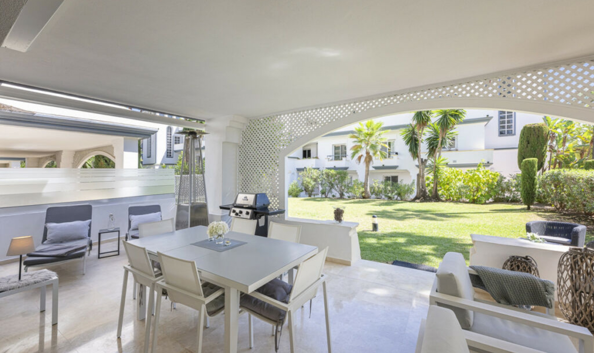 Resale - Apartment -
Estepona